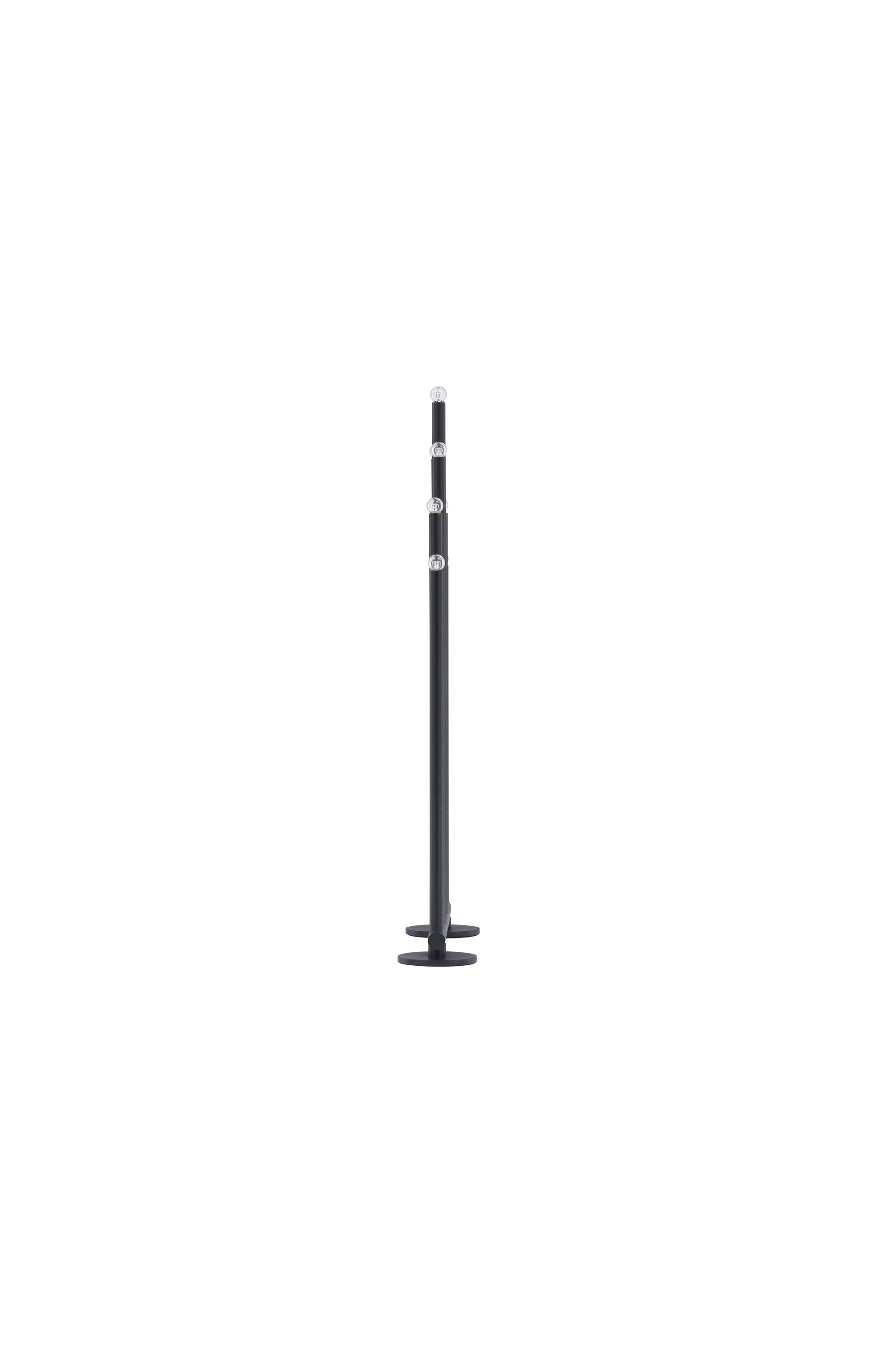 Björnfjället Tischlampe in Schwarz präsentiert im Onlineshop von KAQTU Design AG. Weihnachtszubehör ist von Venture Home