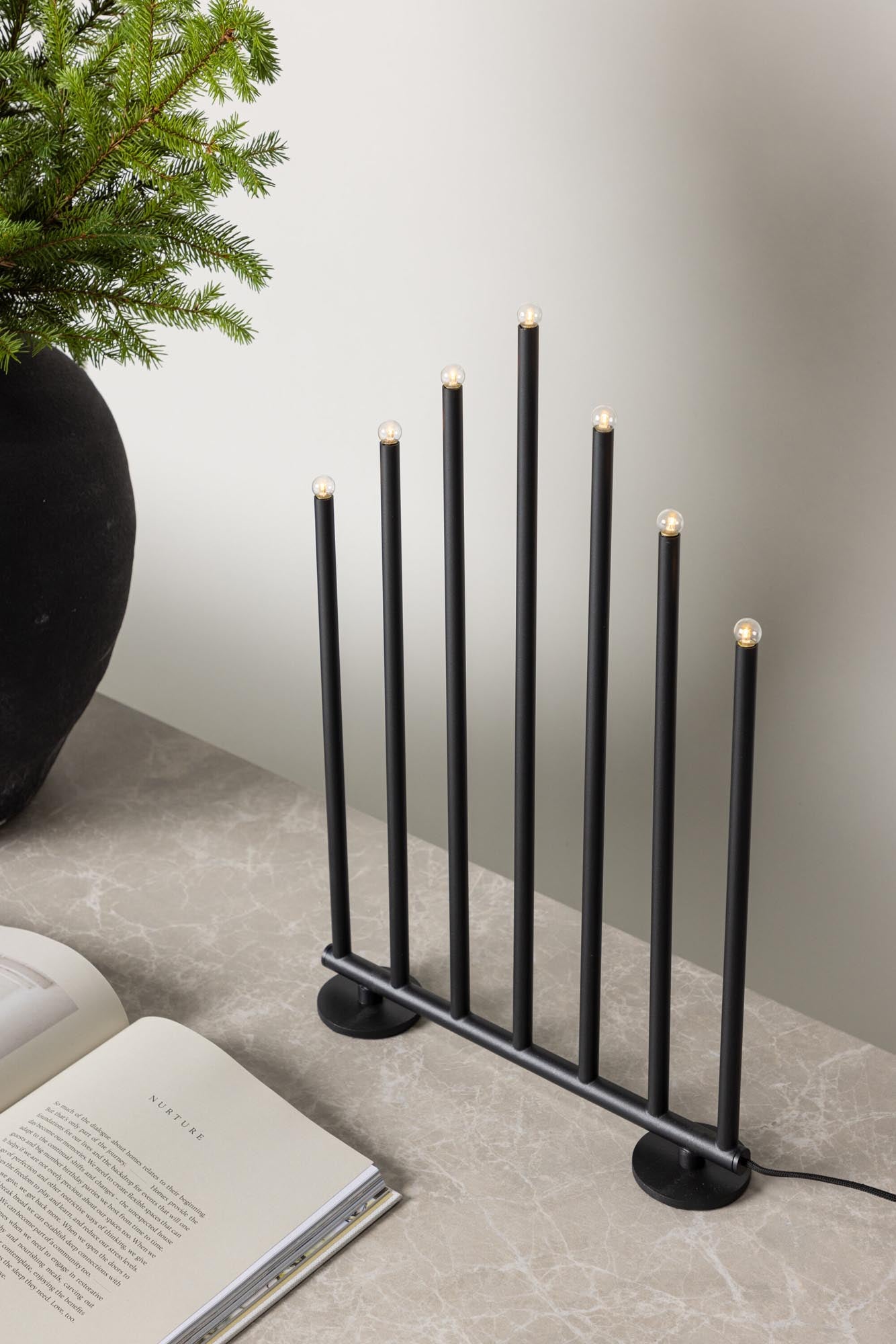 Björnfjället Tischlampe: Stilvolle Beleuchtung mit nordischem Flair.