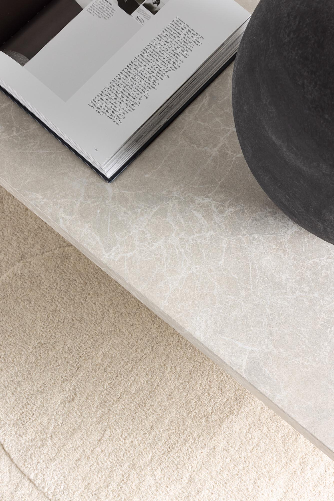 Moderner Sofatisch Narvik von Venture Home, stilvolles Design, perfekt für zeitgemässe und funktionale Wohnbereiche.