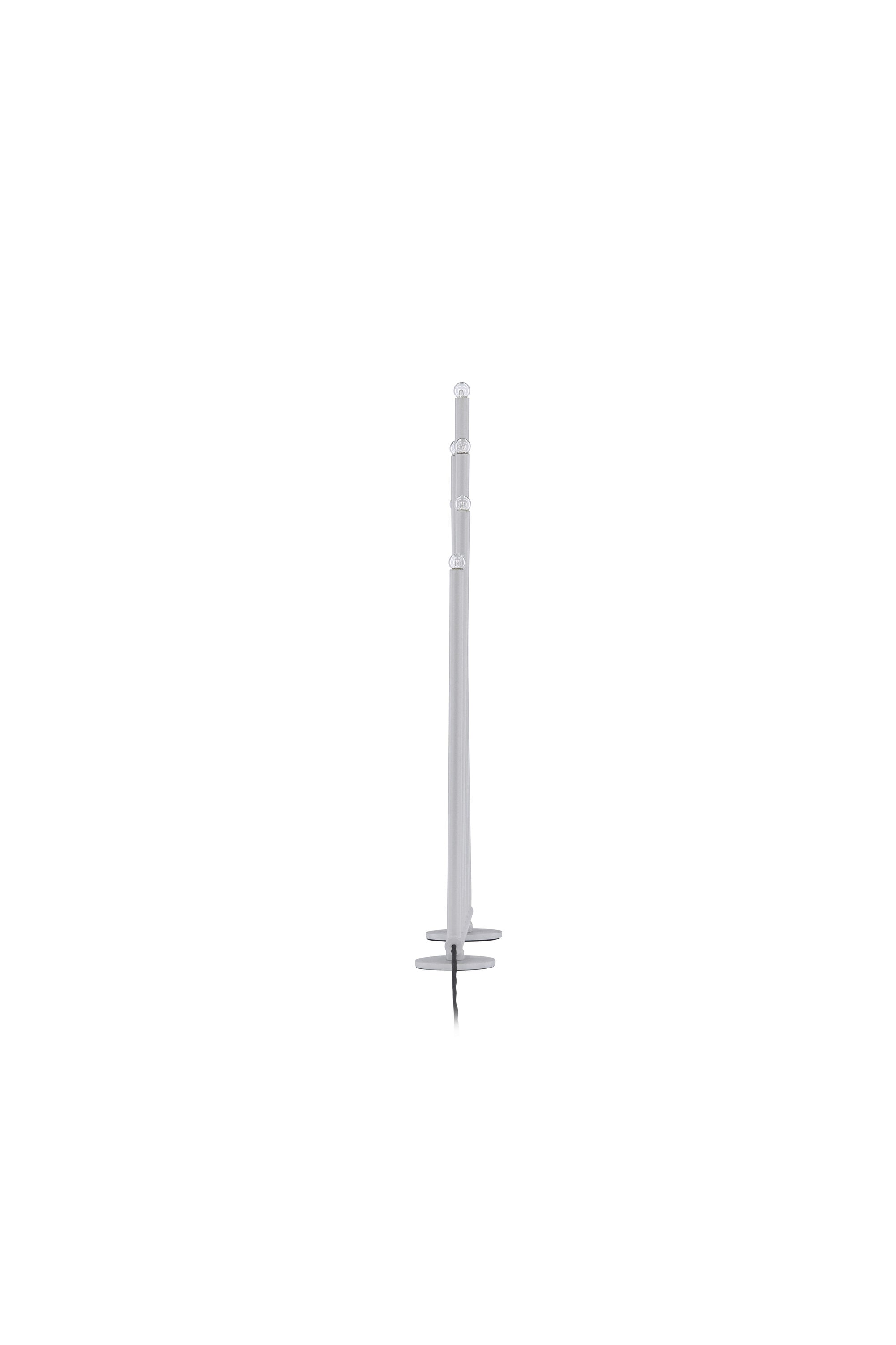 Björnfjället Tischlampe in Silber präsentiert im Onlineshop von KAQTU Design AG. Weihnachtszubehör ist von Venture Home