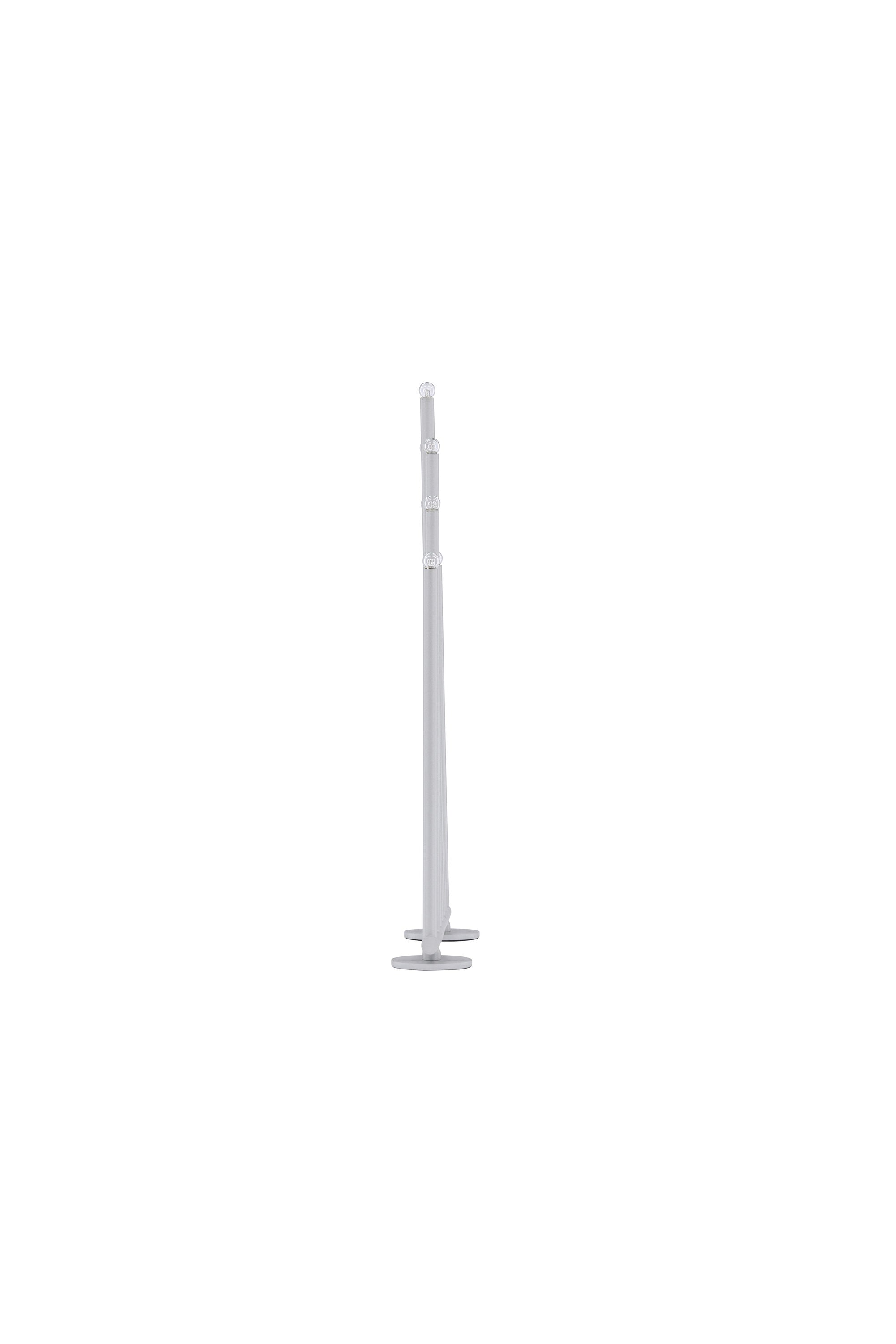 Björnfjället Tischlampe in Silber präsentiert im Onlineshop von KAQTU Design AG. Weihnachtszubehör ist von Venture Home