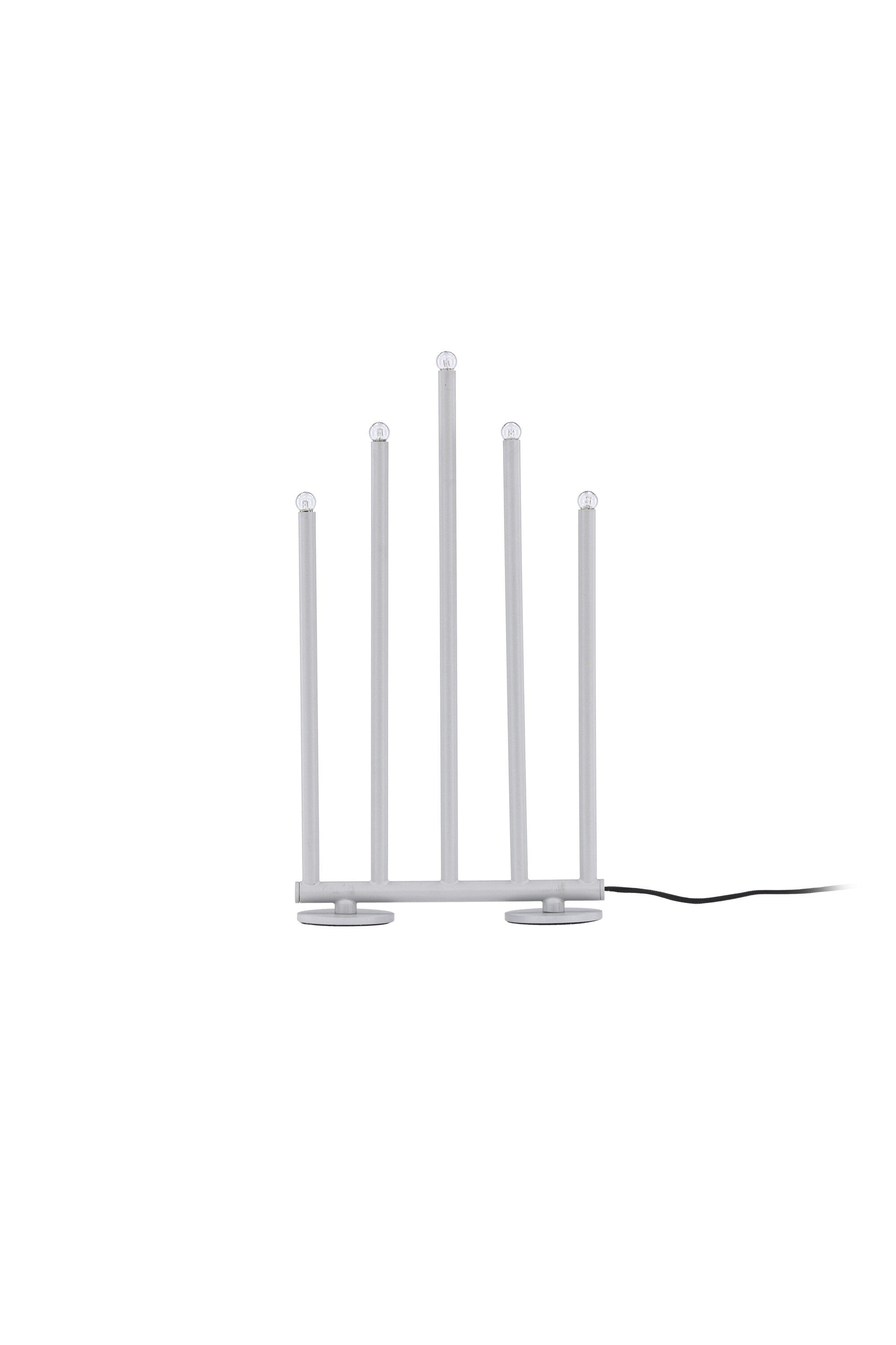 Björnfjället Tischlampe in Silber präsentiert im Onlineshop von KAQTU Design AG. Weihnachtszubehör ist von Venture Home