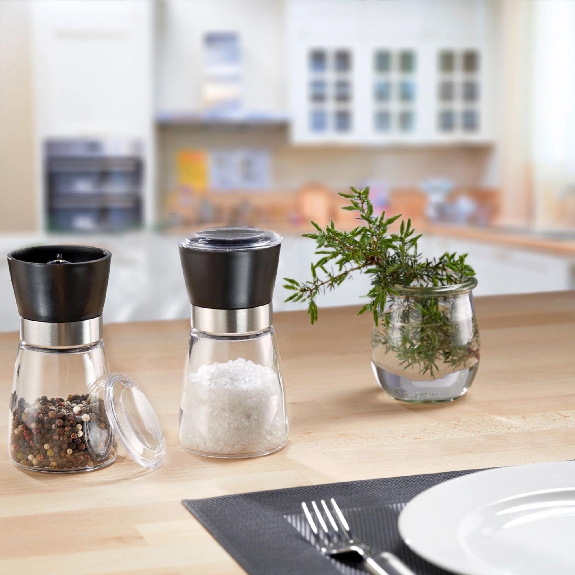 Stilvolles 2er-Set Gewürzmühlen von Westmark, perfekt für Salz und Pfeffer, mit robustem Mahlwerk und zeitgemässem Look.