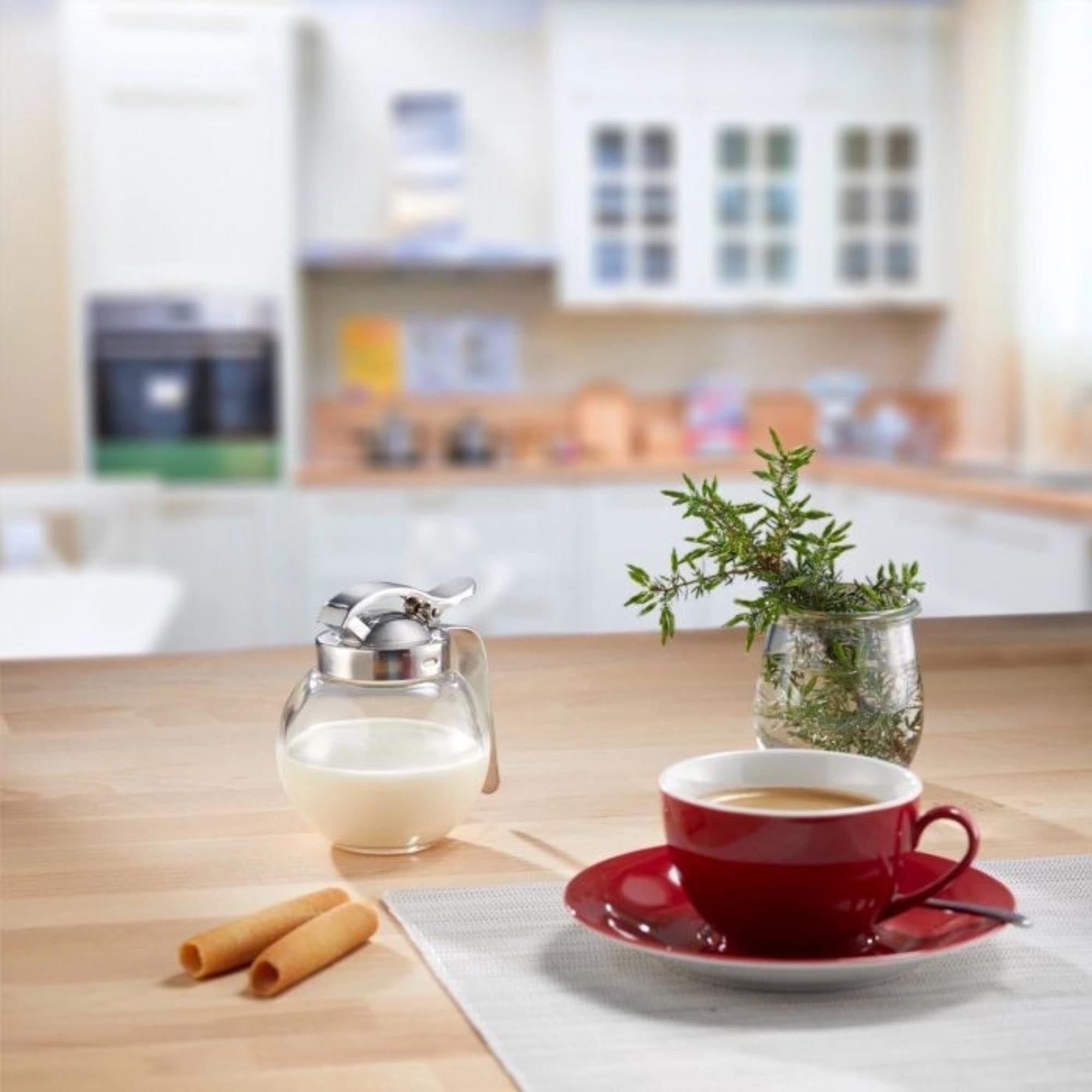 Praktischer Sahne- und Honigspender Roma von Westmark, 250ml, perfekt für einfaches und sauberes Dosieren in der Küche.