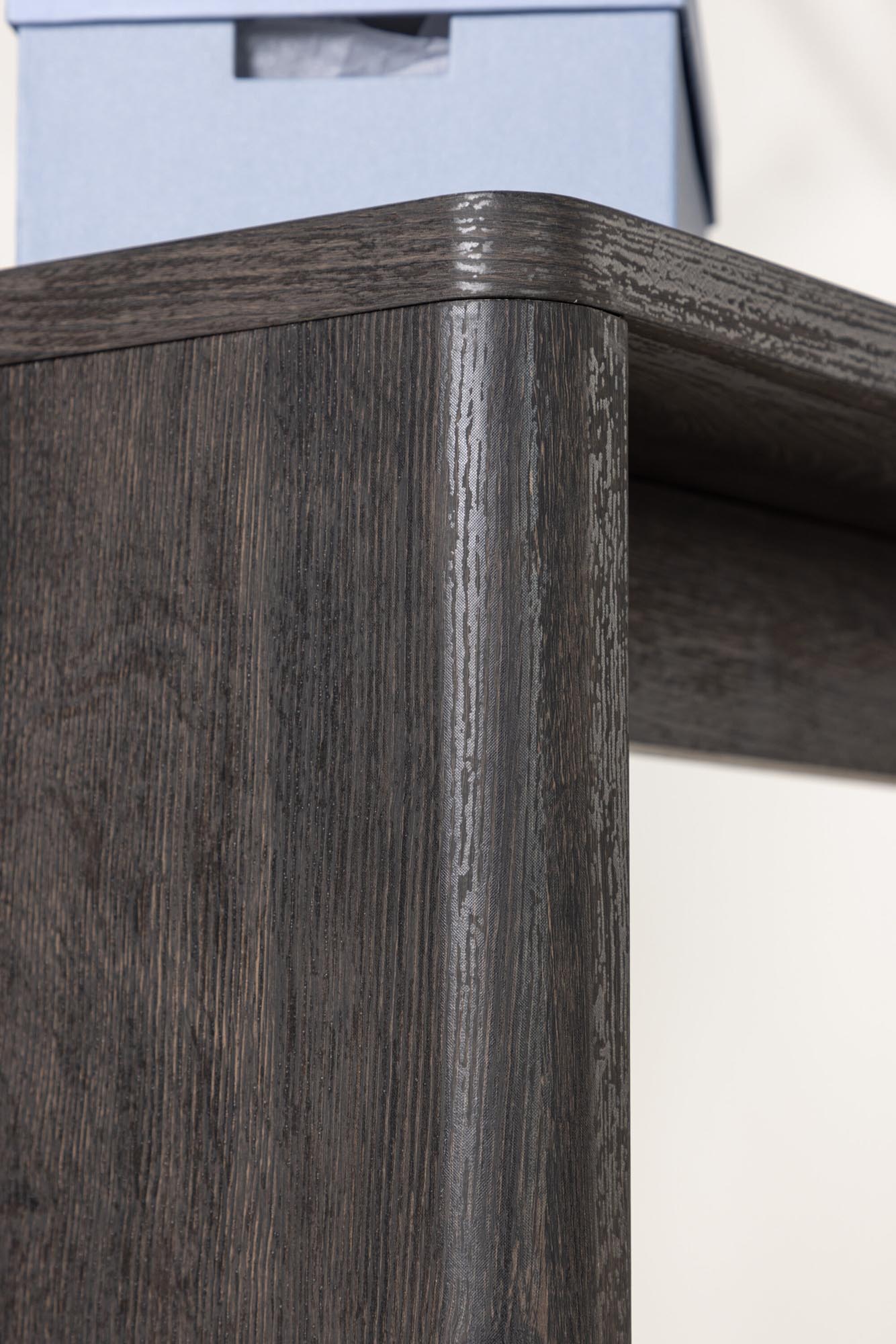 Eleganter Leknes Tisch von Venture Home im edlen Mokka-Look.