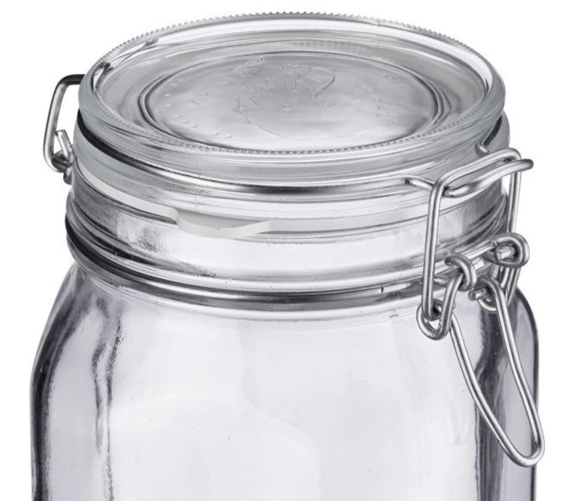 Das 2L Drahtbügelglas von Westmark mit 90mm Durchmesser ist perfekt für die luftdichte Aufbewahrung von Lebensmitteln.