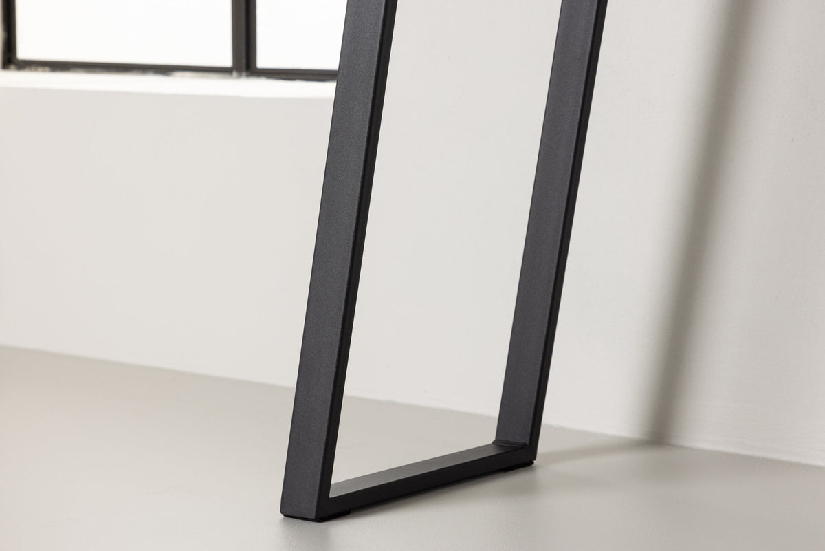 Horten Schreibtisch in Schwarz präsentiert im Onlineshop von KAQTU Design AG. Beistelltisch ist von Venture Home