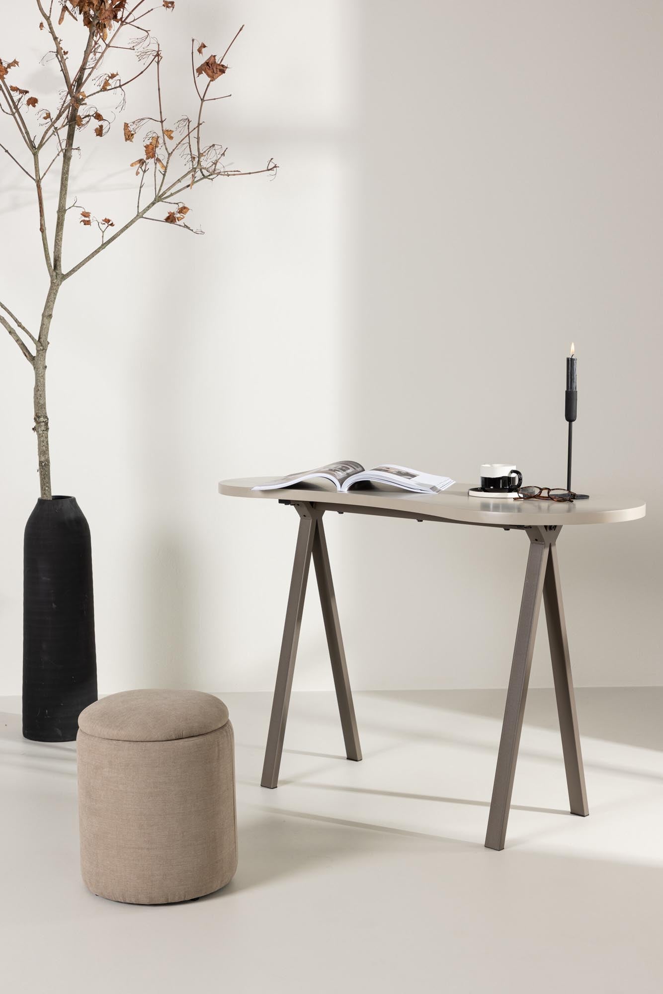 Holmestrand Tisch: Eleganter Arbeitsplatz von Venture Home.