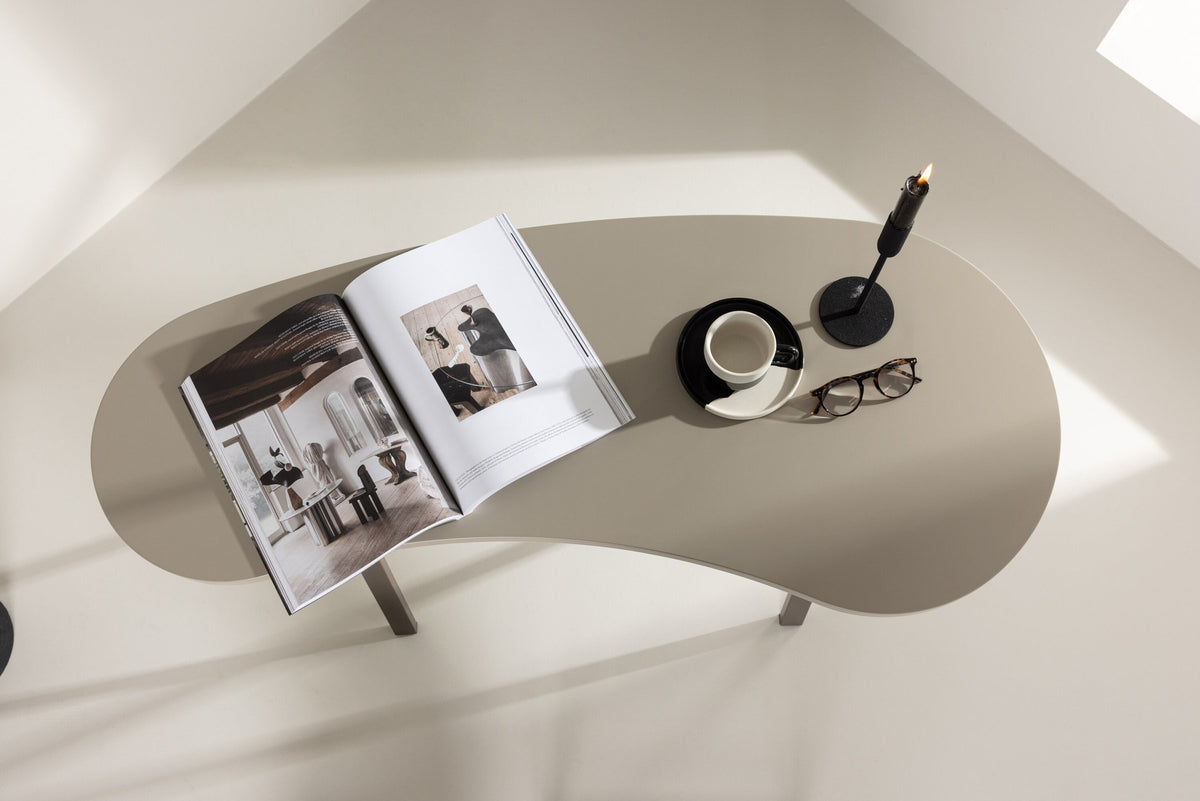 Holmestrand Tisch in Dunkelbraun/ Hellbraun präsentiert im Onlineshop von KAQTU Design AG. Schreibtisch ist von Venture Home