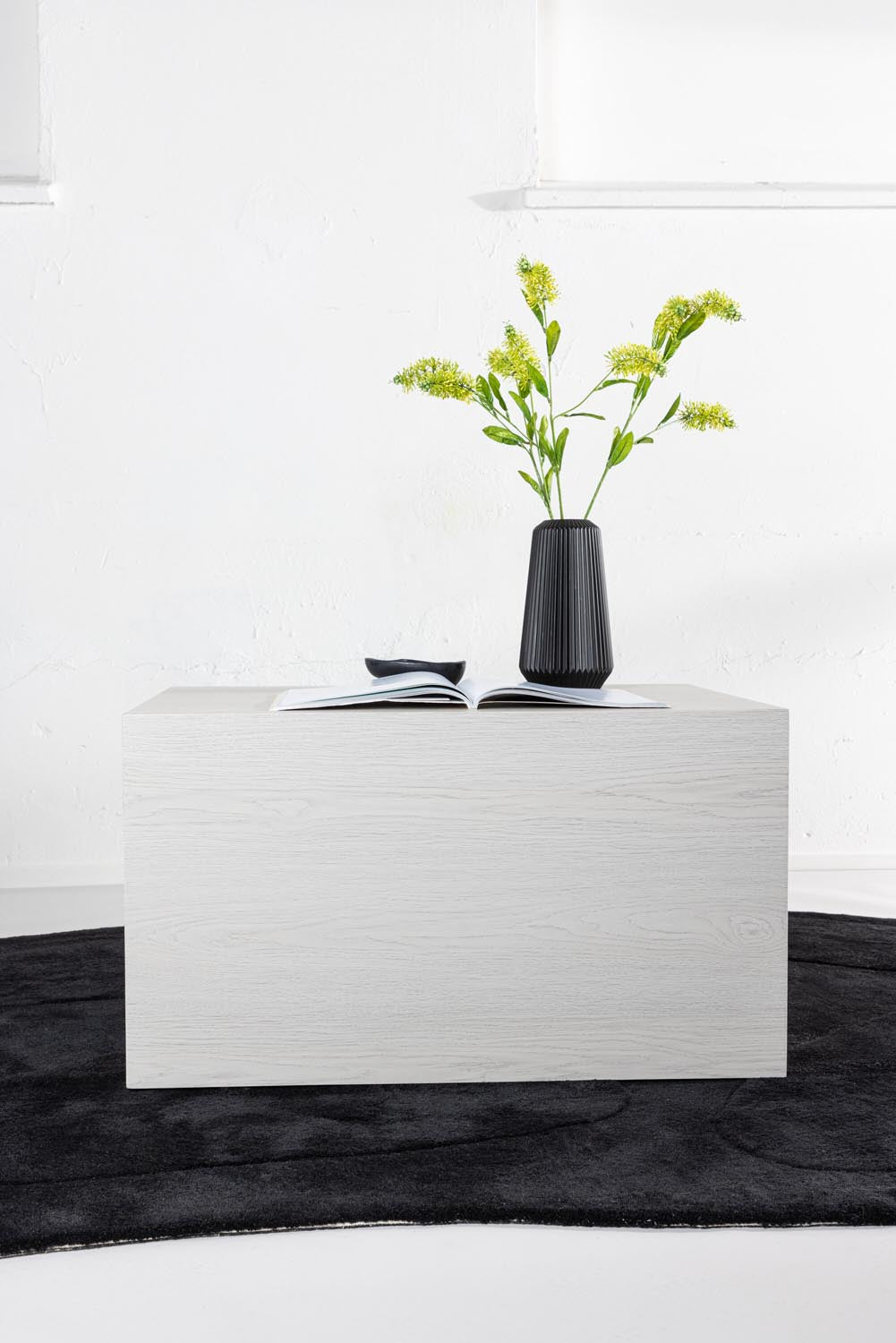 York Coffee Tisch Low in Tünchen präsentiert im Onlineshop von KAQTU Design AG. Beistelltisch ist von Venture Home