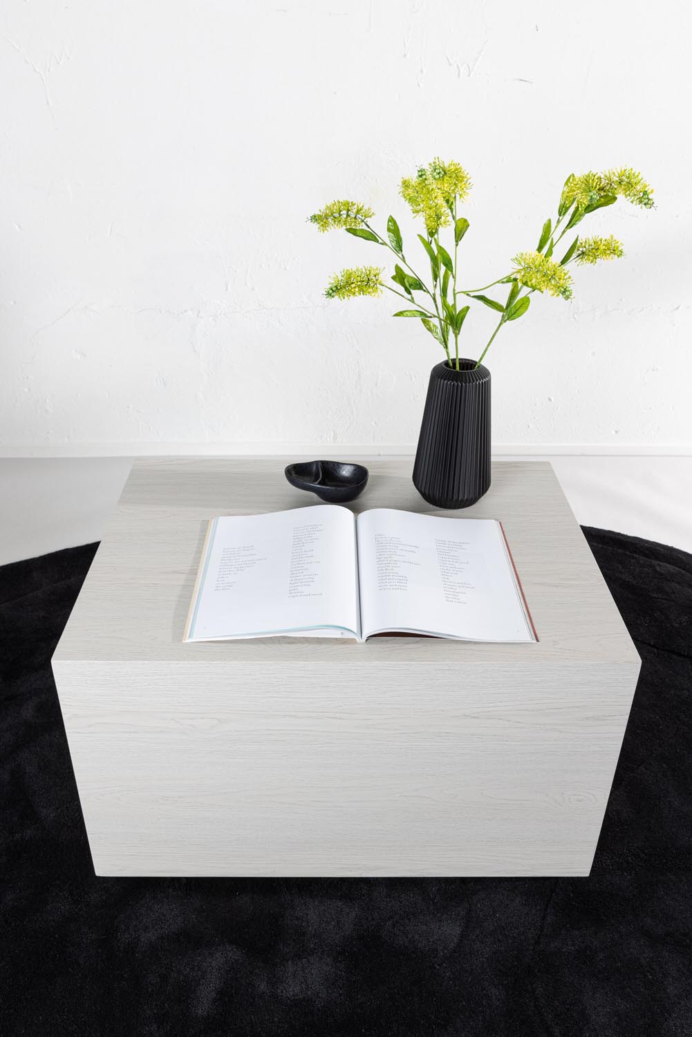 York Coffee Tisch Low in Tünchen präsentiert im Onlineshop von KAQTU Design AG. Beistelltisch ist von Venture Home