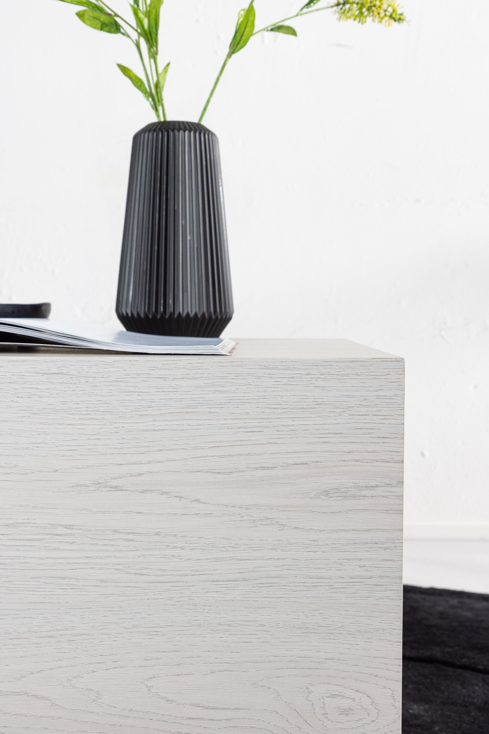 York Coffee Tisch Low in Tünchen präsentiert im Onlineshop von KAQTU Design AG. Beistelltisch ist von Venture Home