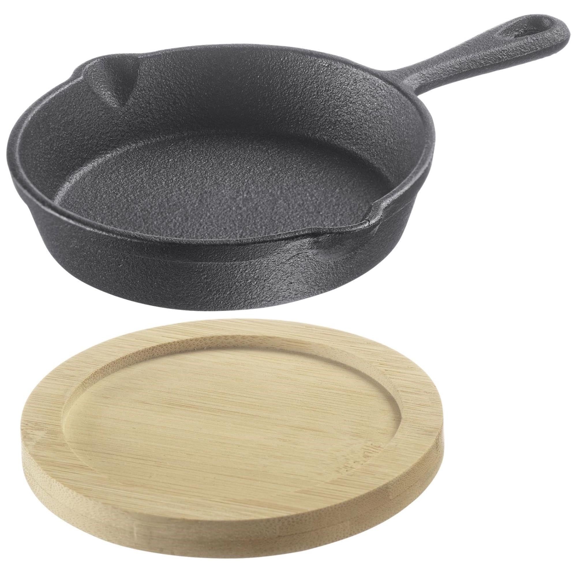 Kompakte gusseiserne Pfanne von Westmark, ideal für Tapas und kleine Gerichte, robust, hitzebeständig, 125ml Volumen.