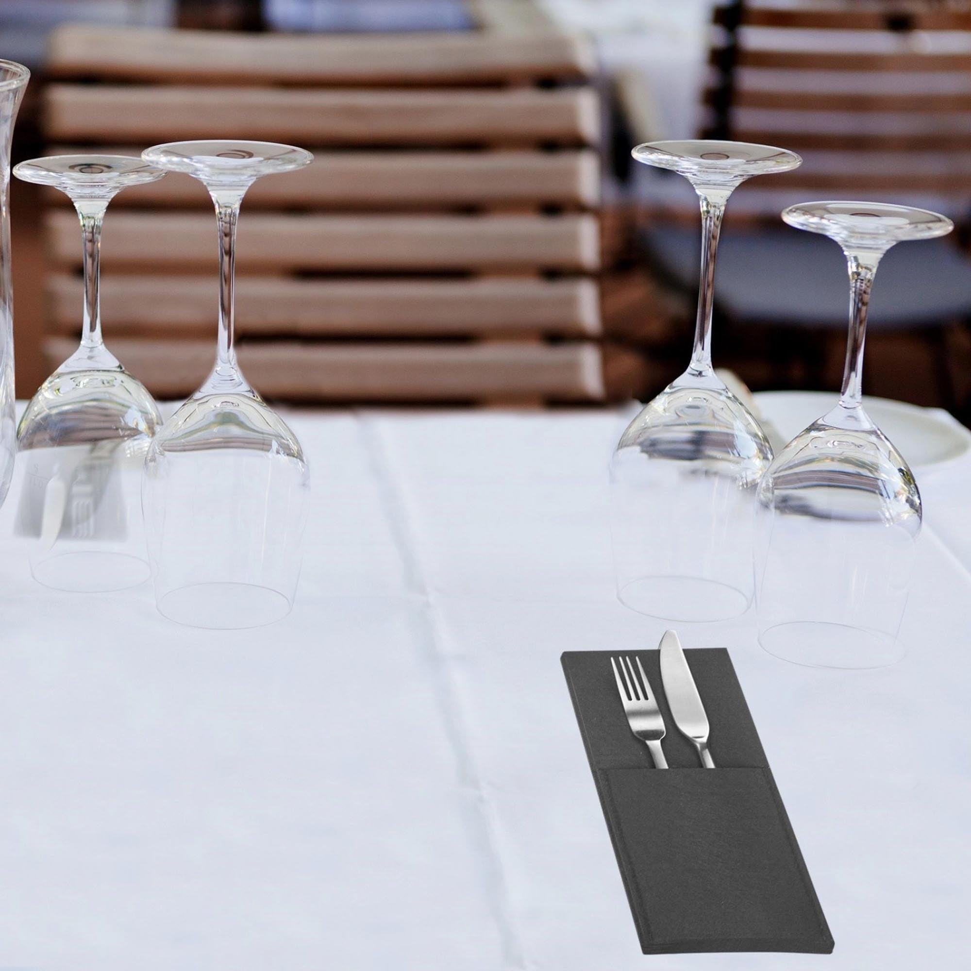 Elegantes 4er Set anthrazitfarbener Bestecktaschen aus Polyester, ideal für stilvolle Tischdekorationen, von Westmark.