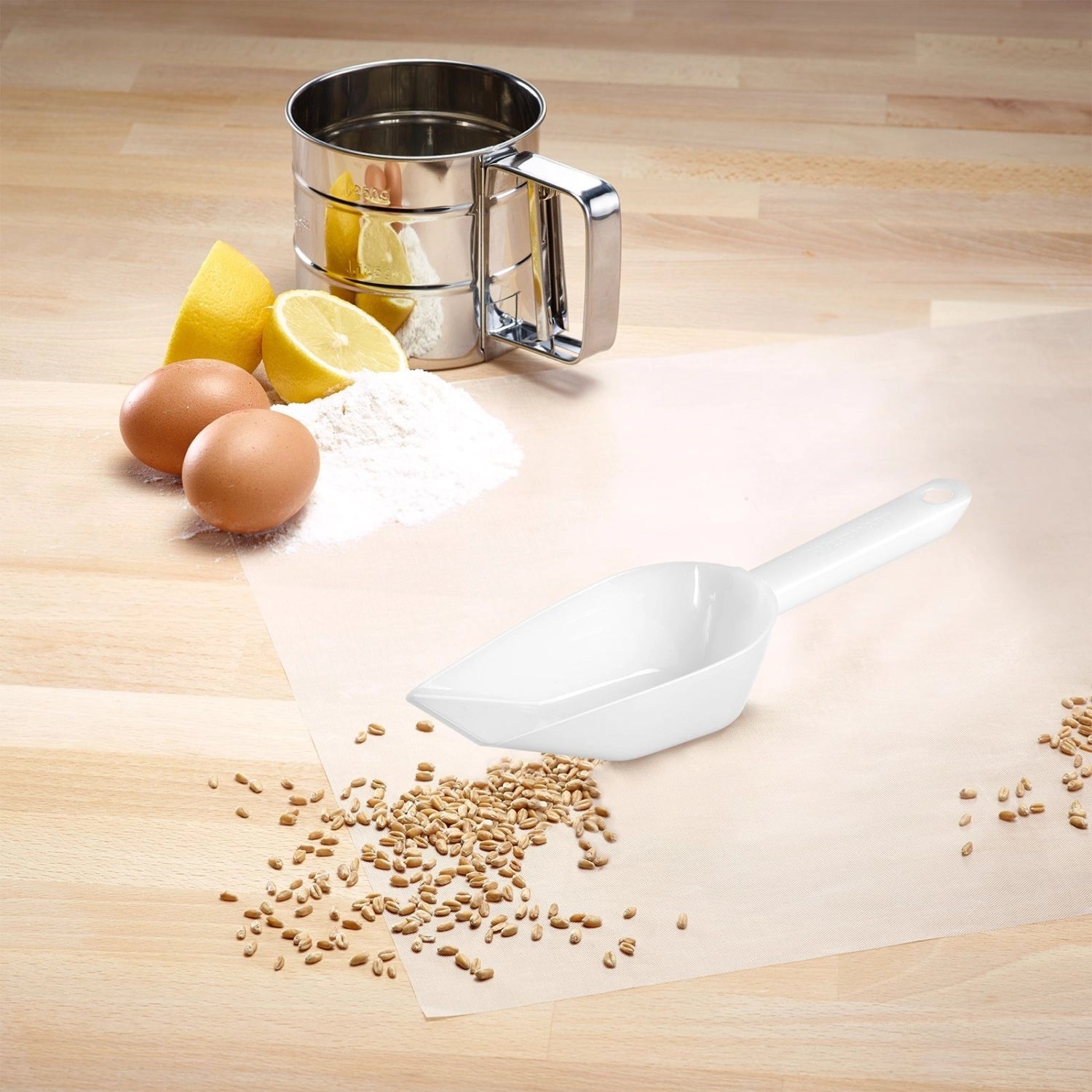 Die Westmark Kunststoffschaufel Halvar (125ml) ermöglicht müheloses Arbeiten mit verschiedenen Lebensmitteln. Ideal für Backzutaten und Gewürze!