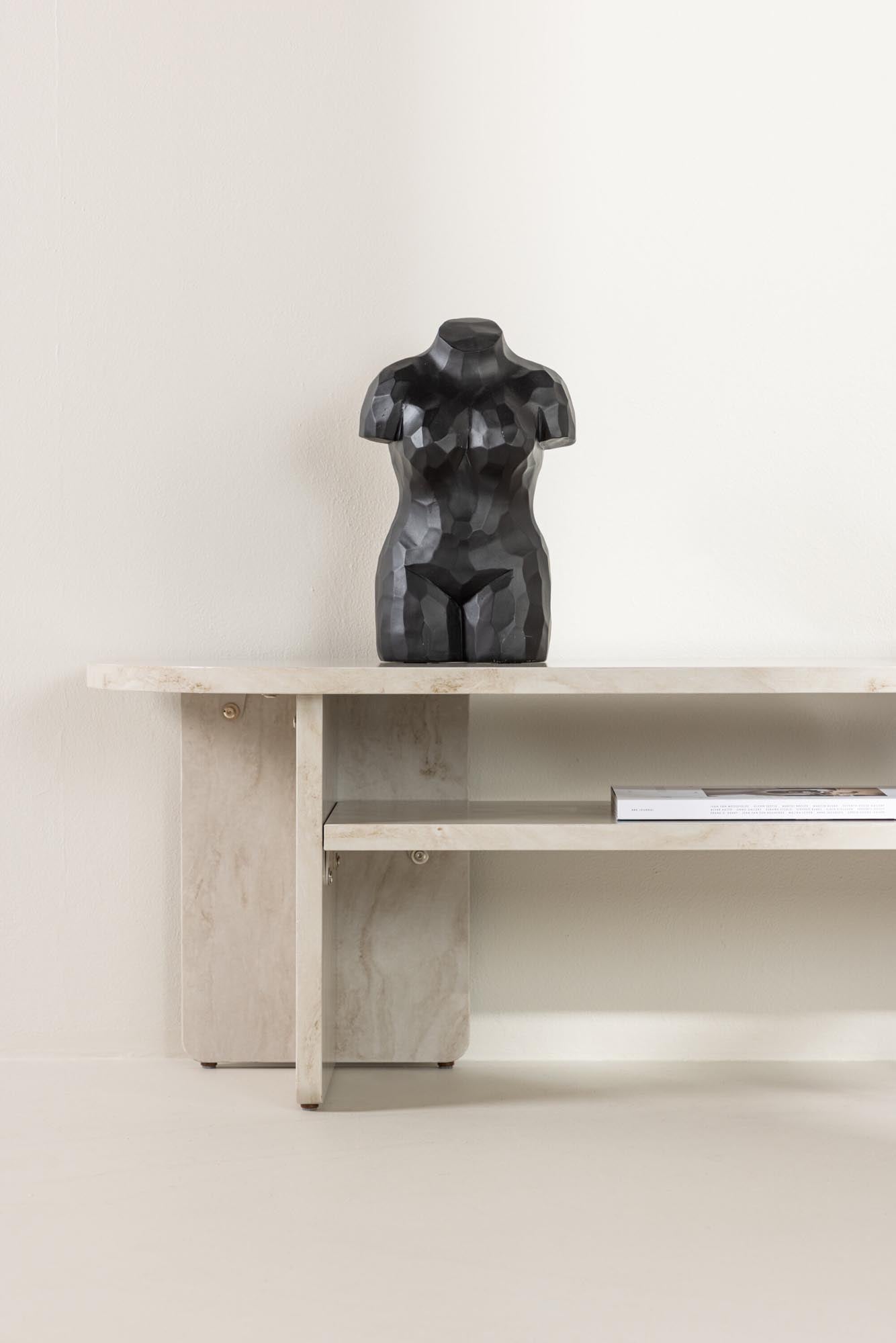 Der Ålesund TV-Ständer von Venture Home vereint skandinavische Eleganz mit praktischer Funktionalität und passt perfekt in jedes Wohnzimmer.