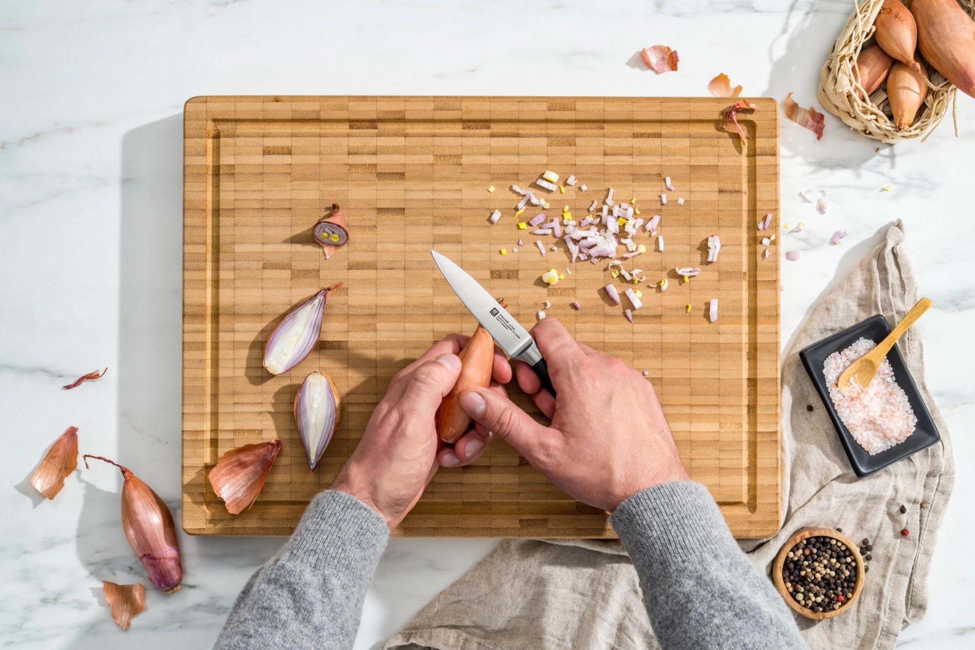 Das All Star Gemüsemesser von Zwilling in Chrom-Silber überzeugt durch präzise Schneidleistung, edles Design und erstklassige Qualität.