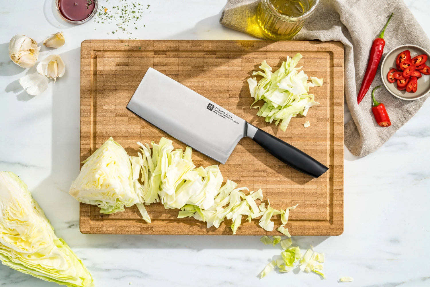 Hochwertiges Zwilling All Star Chin. Kochmesser 180, perfekt für präzise Schnitte und vielseitige Einsatzmöglichkeiten in der Küche.