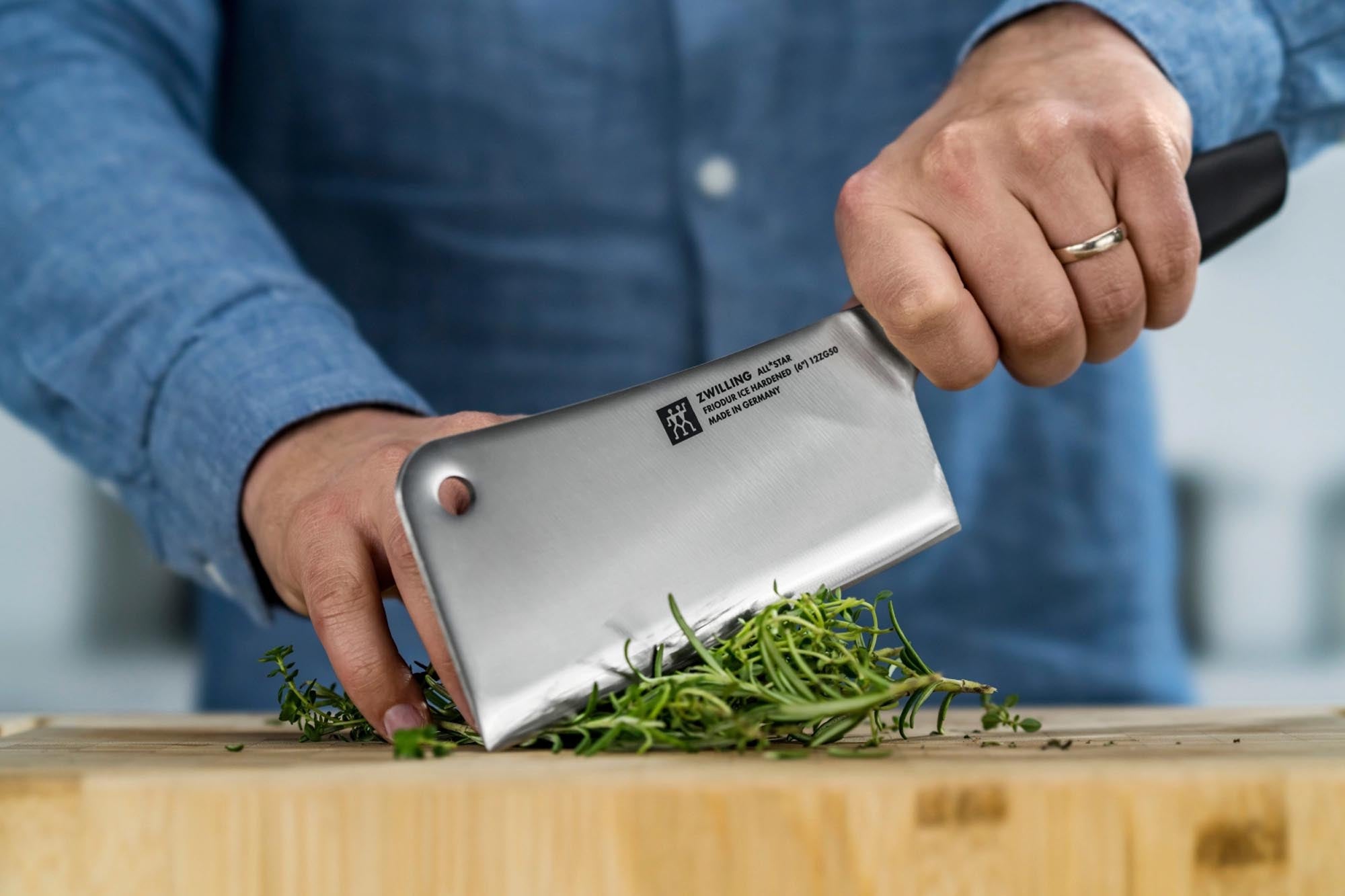 Das Zwilling All Star Hackmesser 150 mm ist perfekt für präzises Hacken und Schneiden, ein vielseitiges Werkzeug für jede Küche.