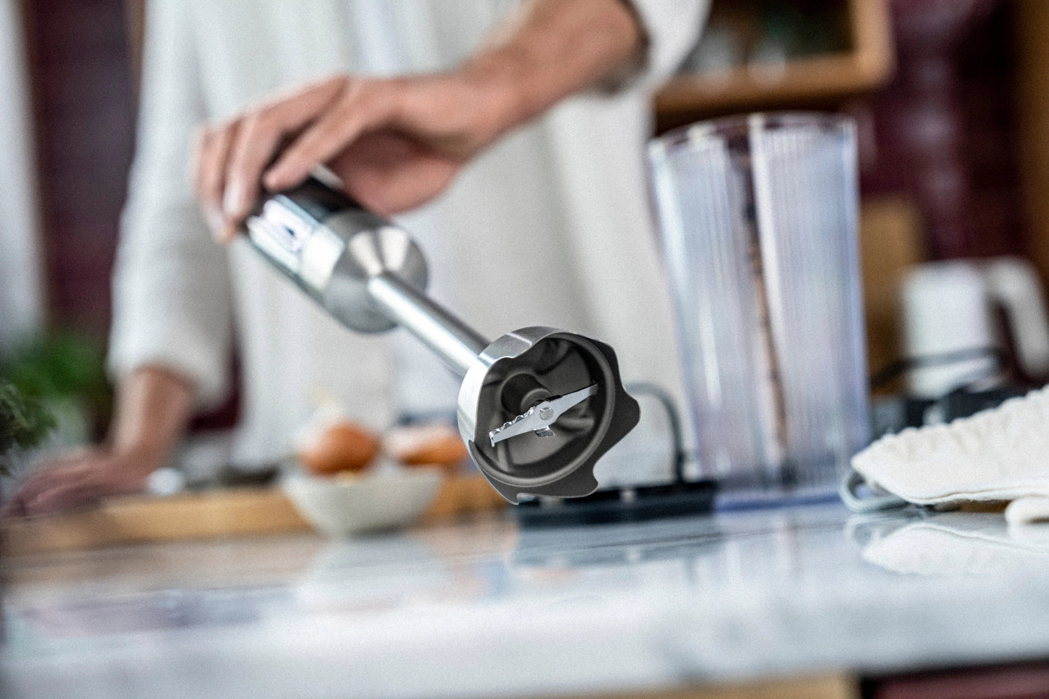 Der Zwilling Enfinigy Stabmixer mit Becher und Vakuumdeckel vereint modernes Design und Funktionalität für perfekte Mixergebnisse.