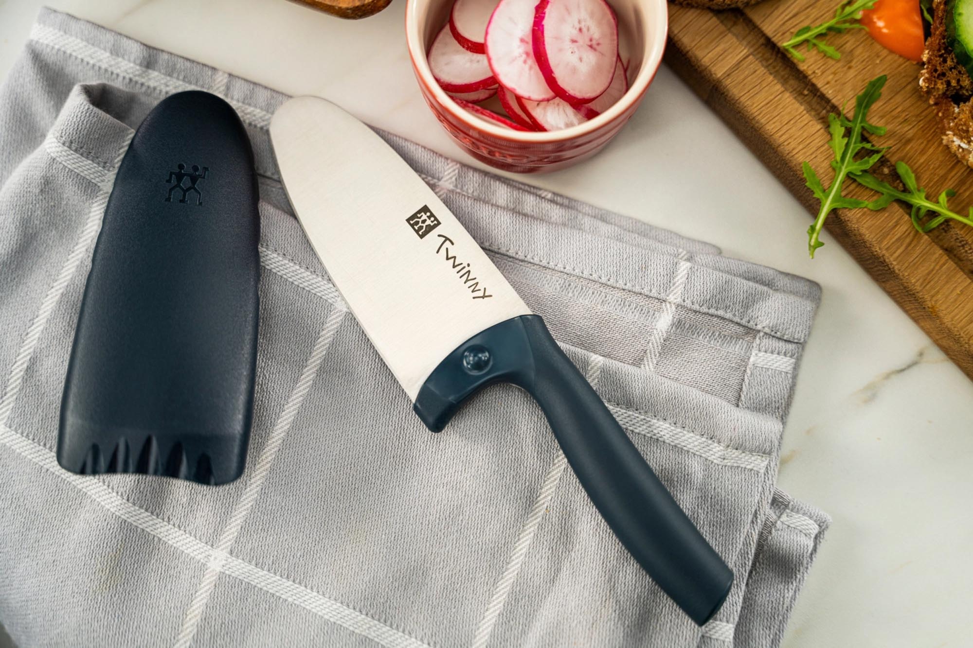 Das Zwilling Twinny Kinderkochmesser, 10 cm, blau, ist ideal für junge Köche, sicher und fördert spielerisch das Kochen.