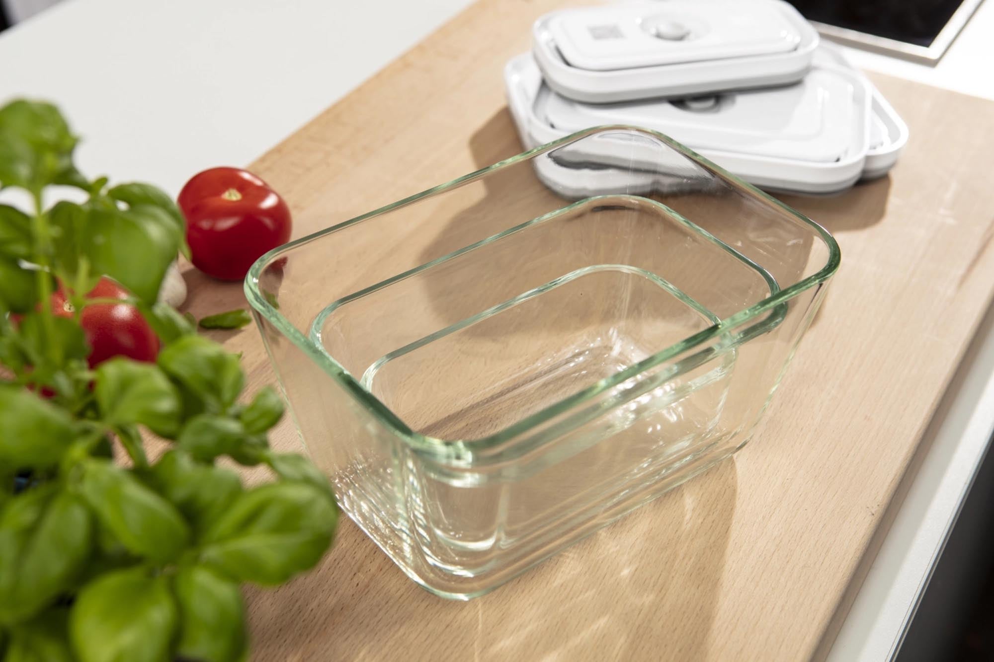 Praktische Vakuumbox M von Zwilling aus robustem Borosilikatglas, 0,9L, 18,2x11,2x9,8 cm. Perfekt für die luftdichte Aufbewahrung von Lebensmitteln.