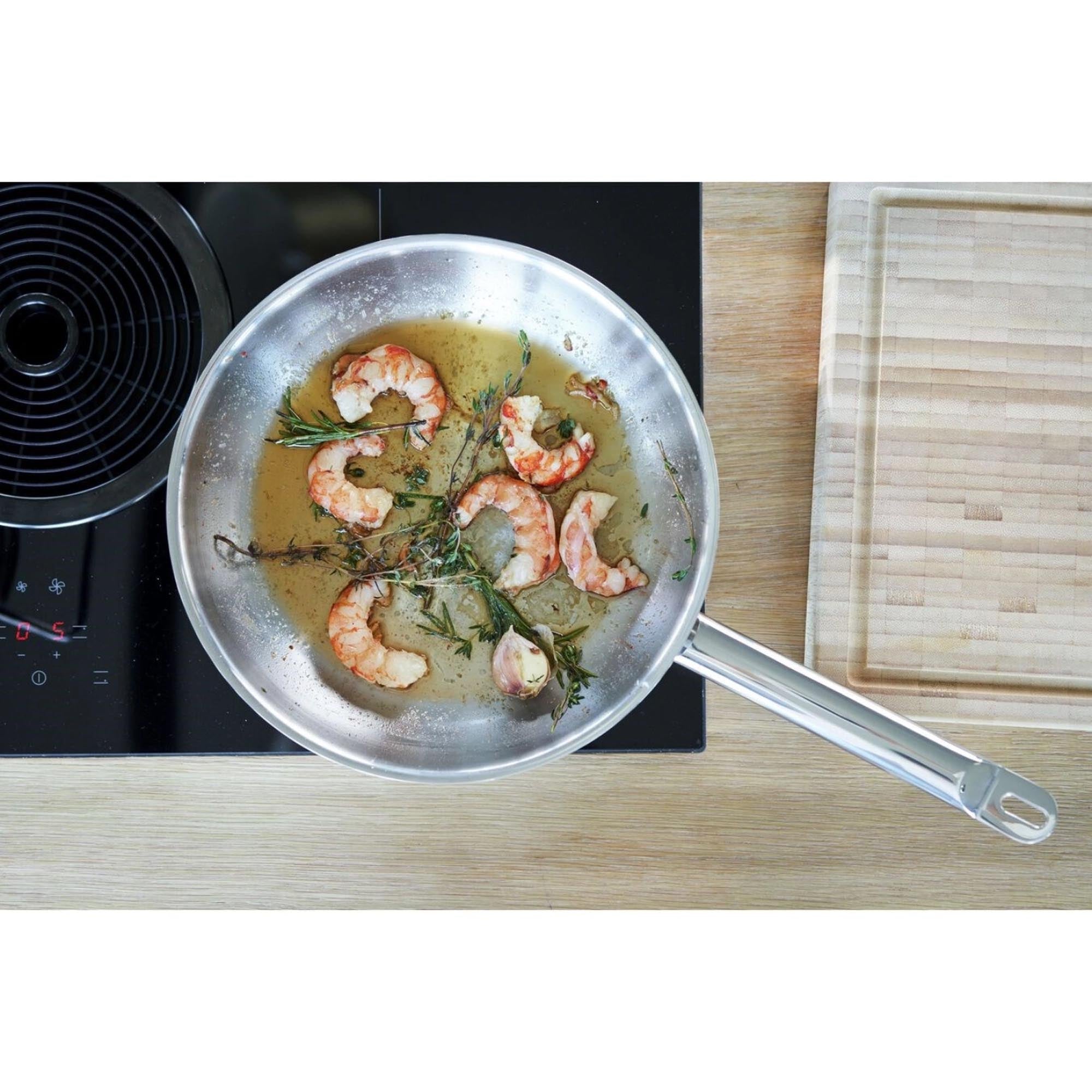 ZWILLING Pro Bratpfanne 24 cm: Hochwertiger Edelstahl, optimale Wärmeverteilung, ideal für Fleisch, Fisch, Gemüse. Spülmaschinenfest.