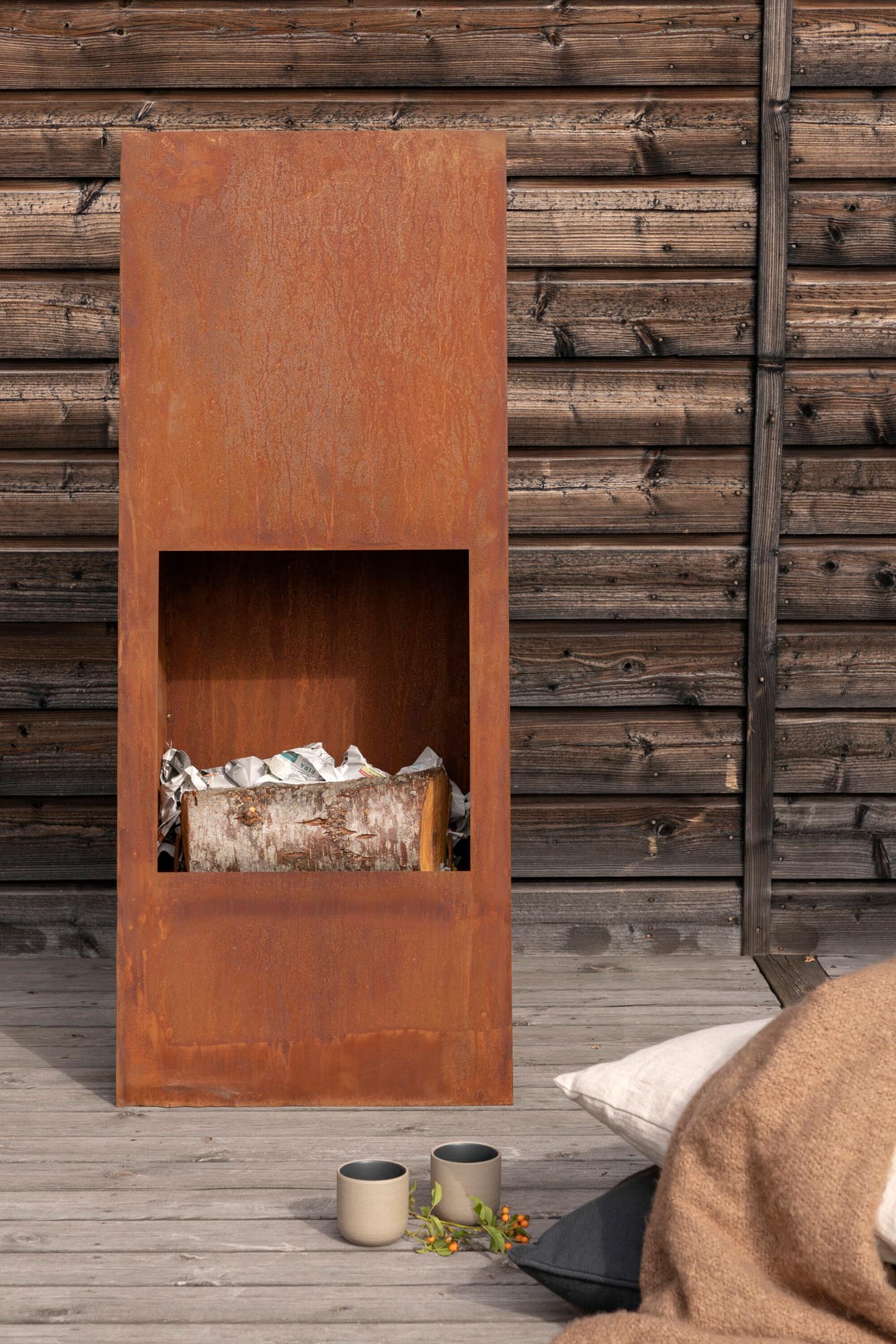 Bastian Feuerkorb in Rostiges Orange präsentiert im Onlineshop von KAQTU Design AG. Feuerschale ist von Venture Home