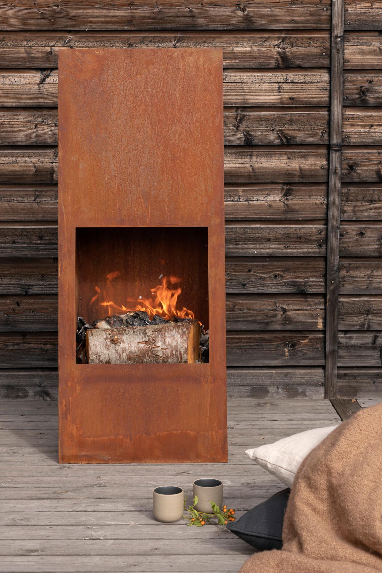 Bastian Feuerkorb in Rostiges Orange präsentiert im Onlineshop von KAQTU Design AG. Feuerschale ist von Venture Home