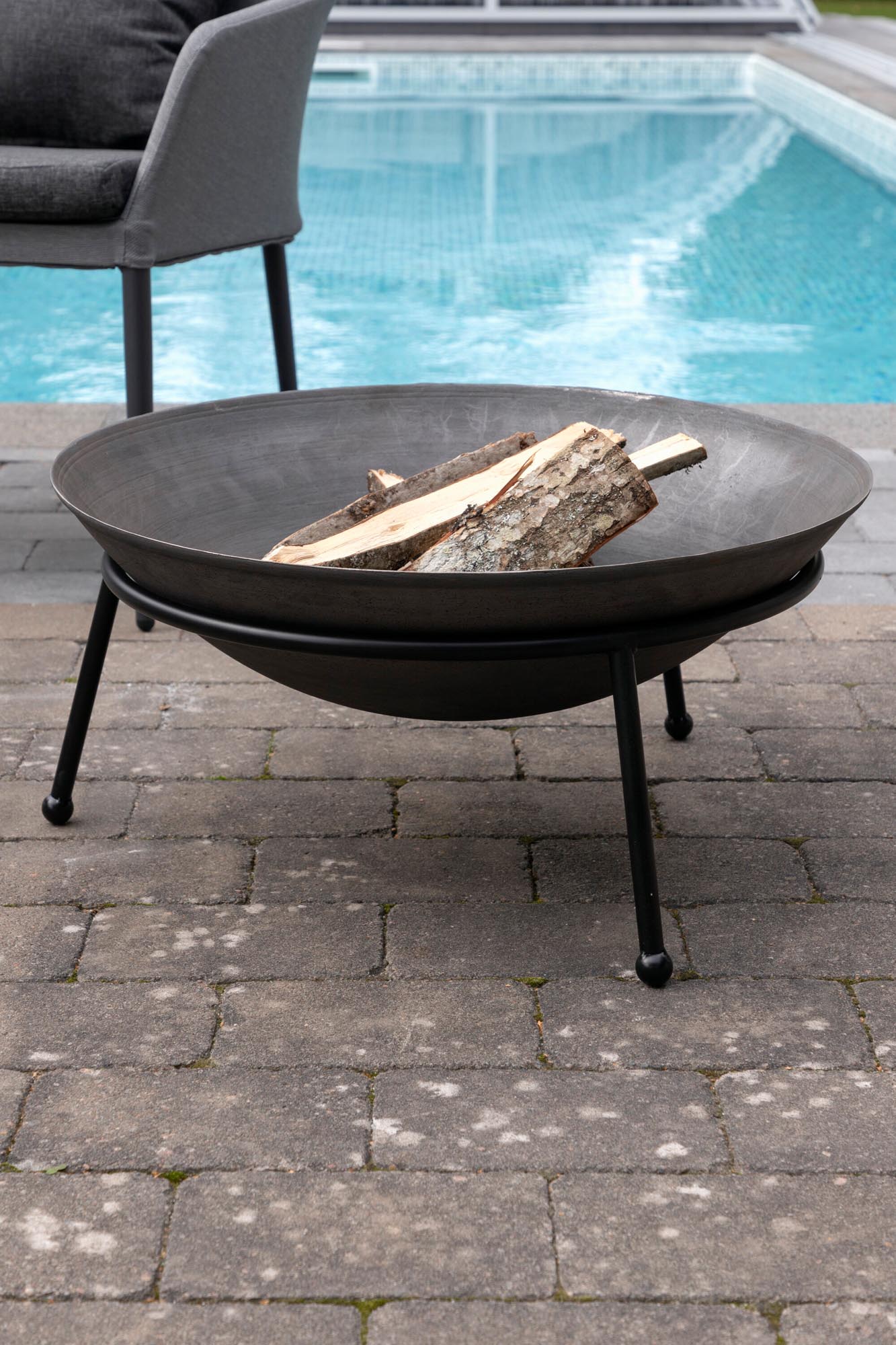 Bastian Feuerschale in Schwarz präsentiert im Onlineshop von KAQTU Design AG. Feuerschale ist von Venture Home