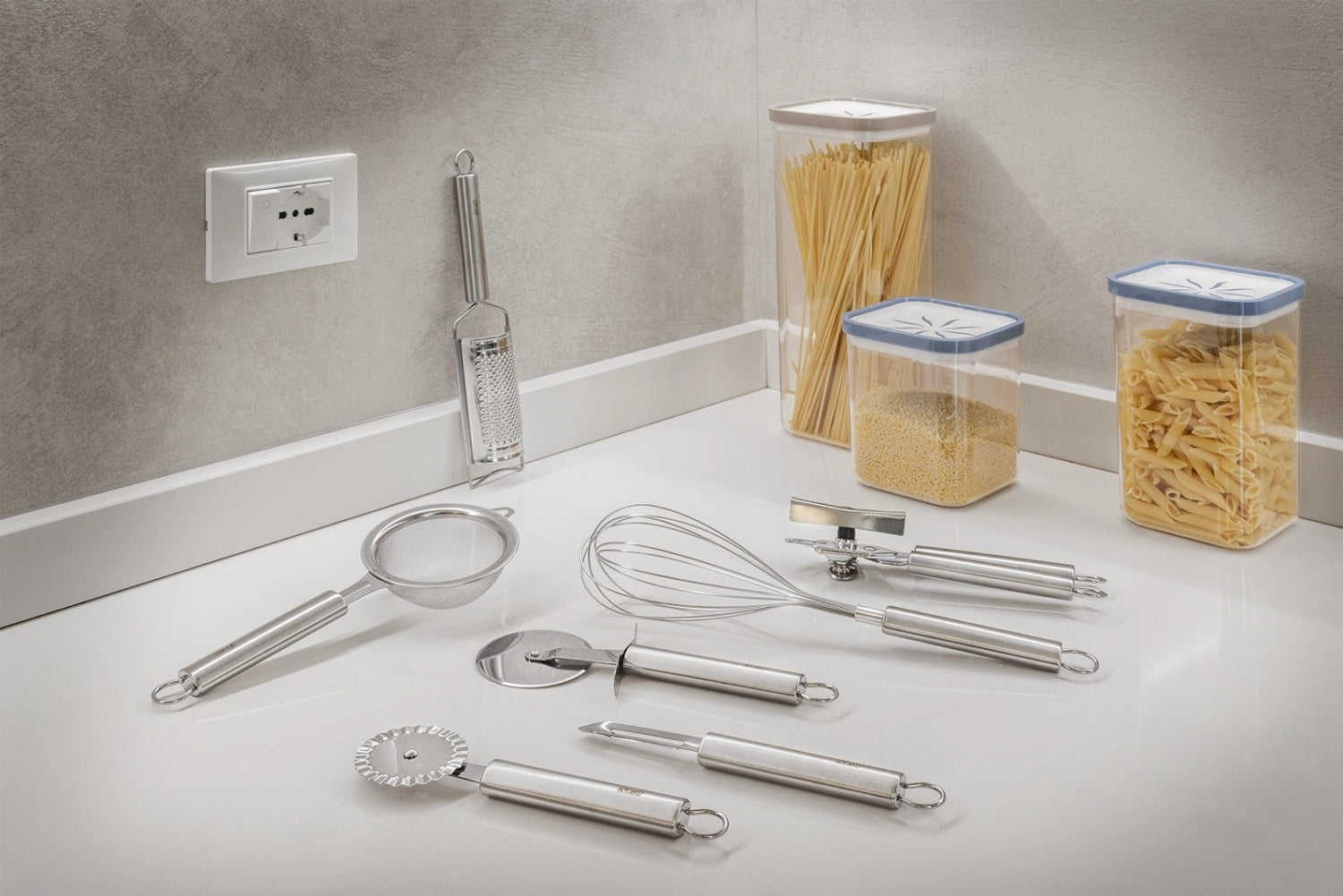 Daily Home Apfelausstecher aus Edelstahl, 20.2 cm, ideal zum mühelosen Entkernen von Äpfeln, robust und langlebig, perfektes Küchenwerkzeug.