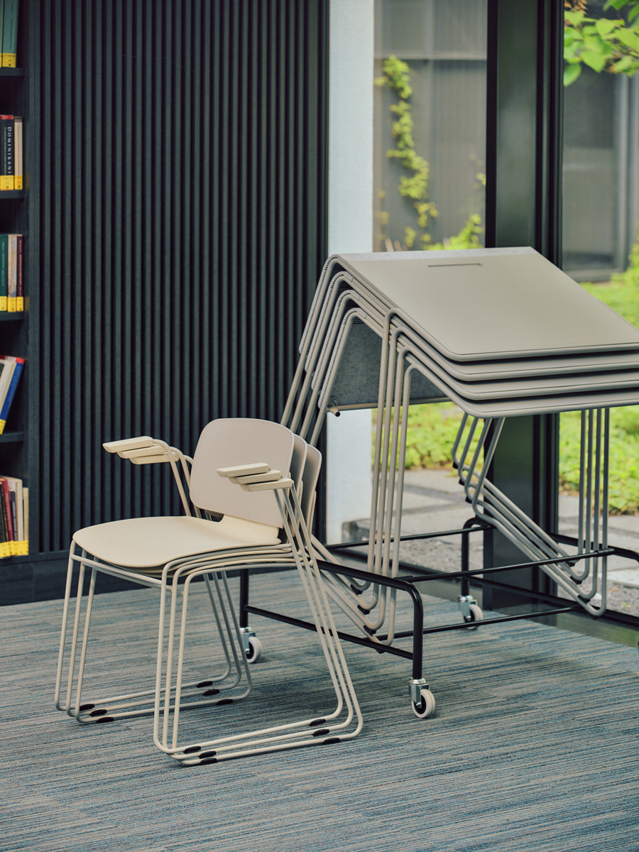 Lena LEK02P - Stuhl in Blau präsentiert im Onlineshop von KAQTU Design AG. Stuhl ist von Mdd