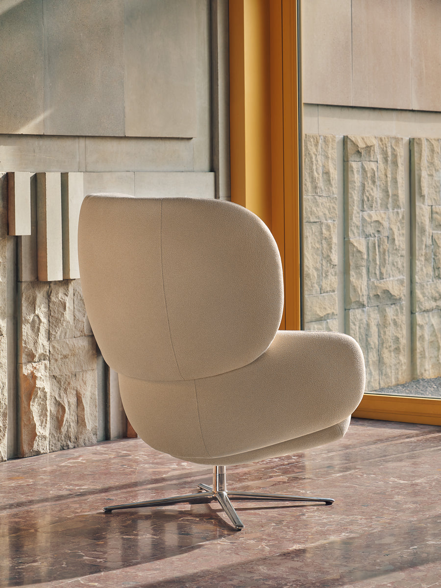 Grand Grace GRF03 - Sessel mit Kopfstütze Drehbasis in Sepia präsentiert im Onlineshop von KAQTU Design AG. Drehsessel ist von Mdd