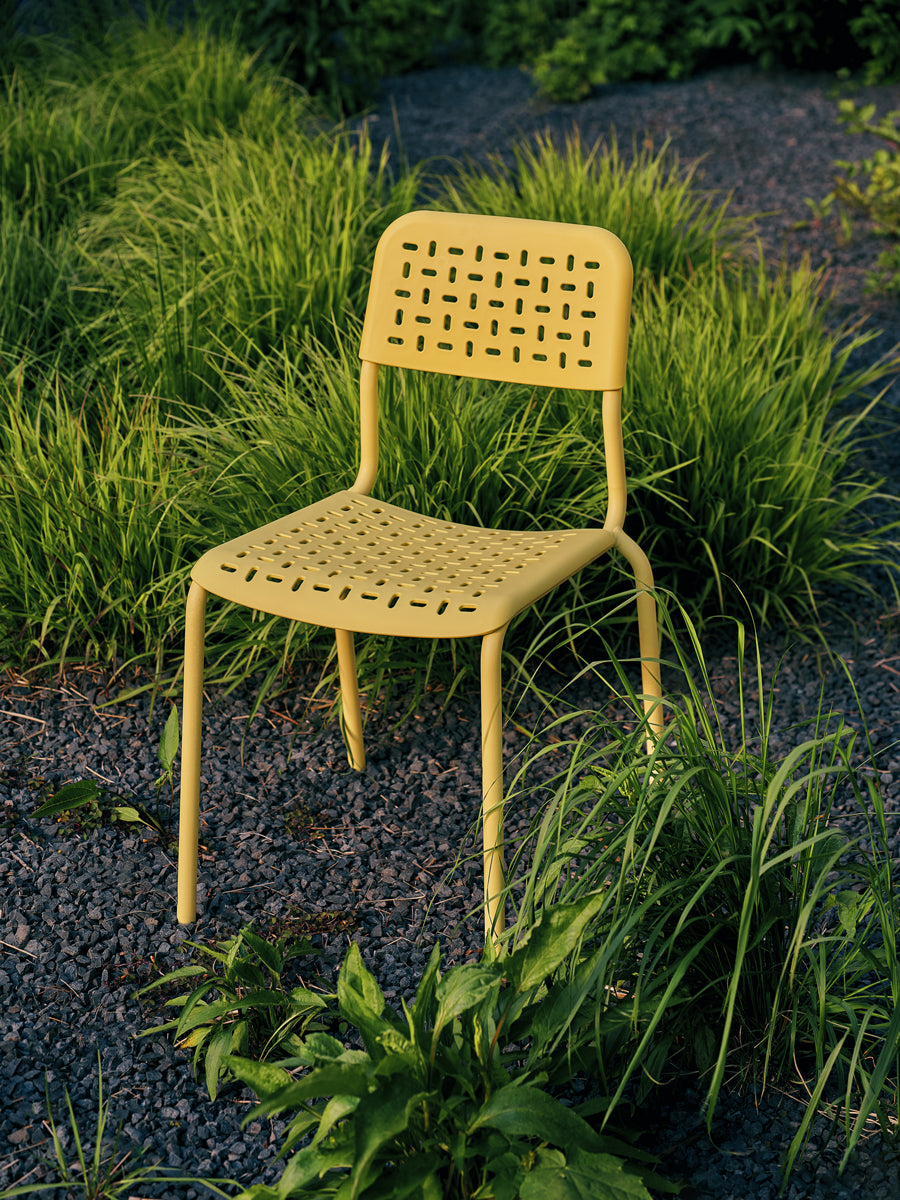 Tube TU04P - Stuhl 4-Bein-Gestell in Ziegelrot präsentiert im Onlineshop von KAQTU Design AG. Gartenstuhl ist von Mdd