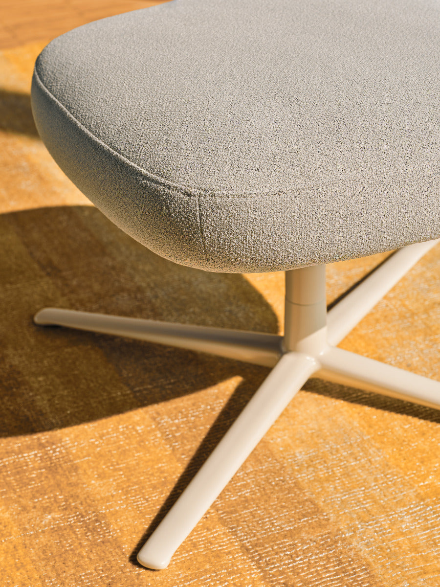 Grand Grace GRFP01 - Fußhocker in Sepia präsentiert im Onlineshop von KAQTU Design AG. Hocker ist von Mdd