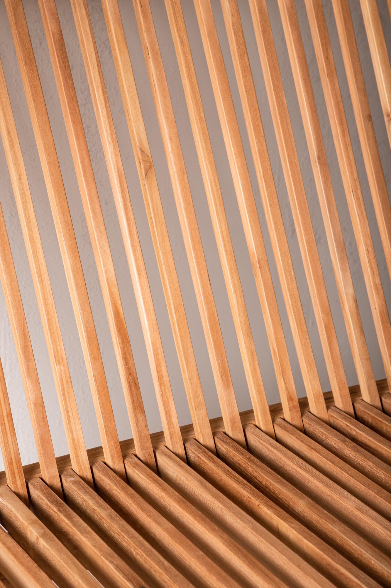 Ghana Bank von Venture Home: Robuste Gartenbank mit zeitlosem Design.