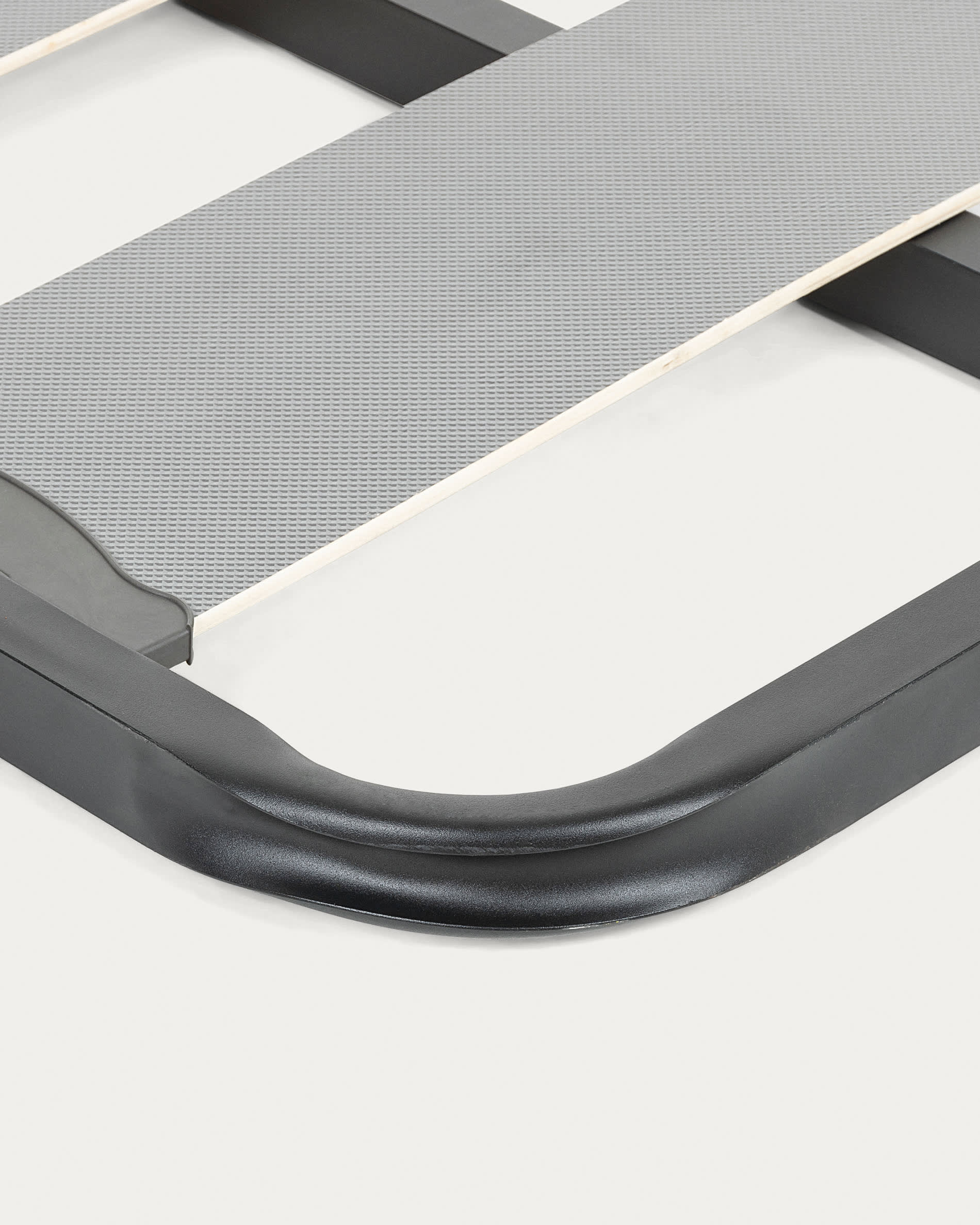 Das Talo Bettgestell 150x190 cm von Kave Home bietet modernes Design und Komfort, ideal für ein stilvolles Schlafzimmer.