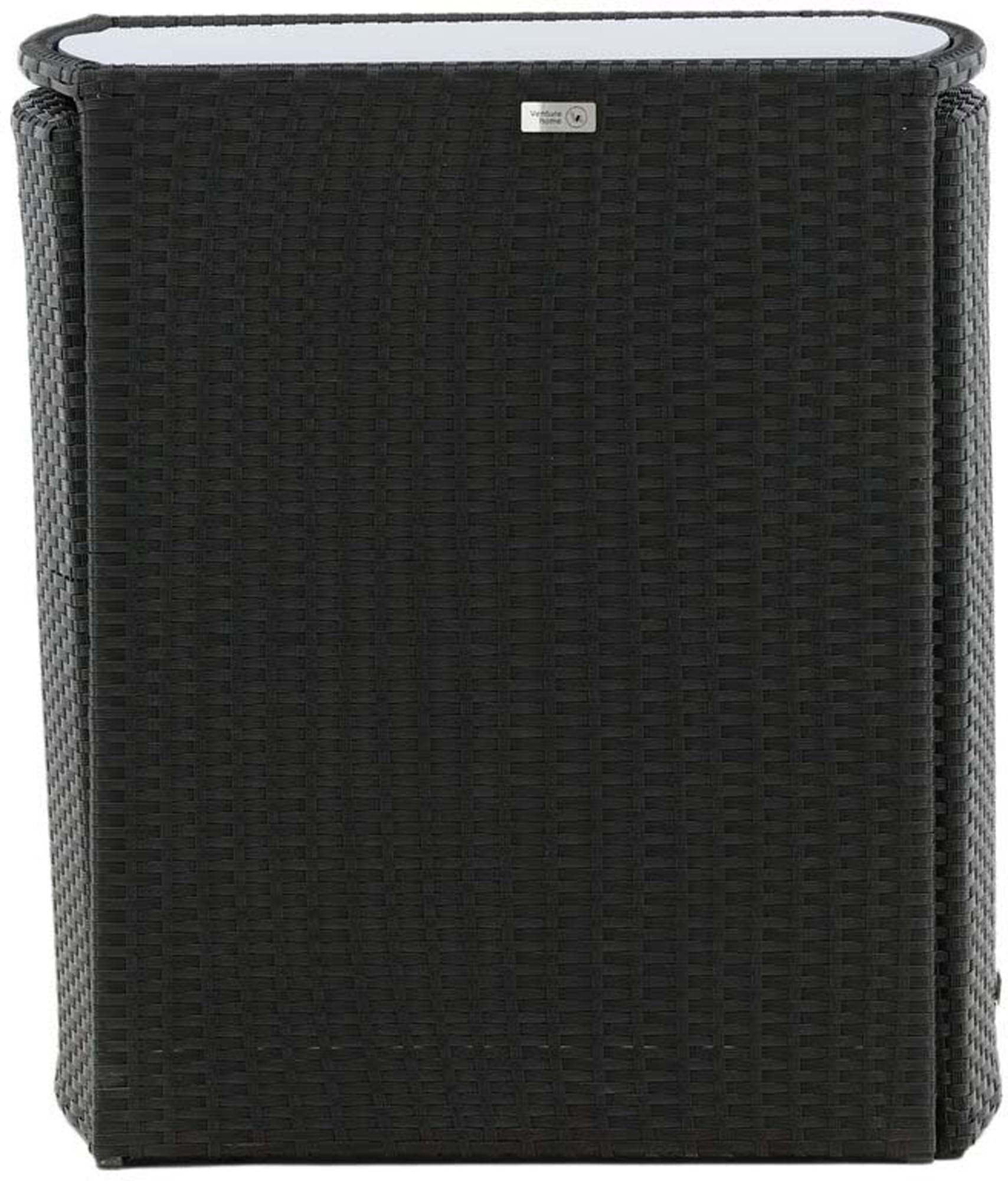 Verwandeln Sie Ihre Terrasse mit dem Savanna Café Outdoorset von Venture Home. Dieses elegante Set aus Tisch und zwei Stühlen bietet Komfort und Stil für entspannte Stunden im Freien.