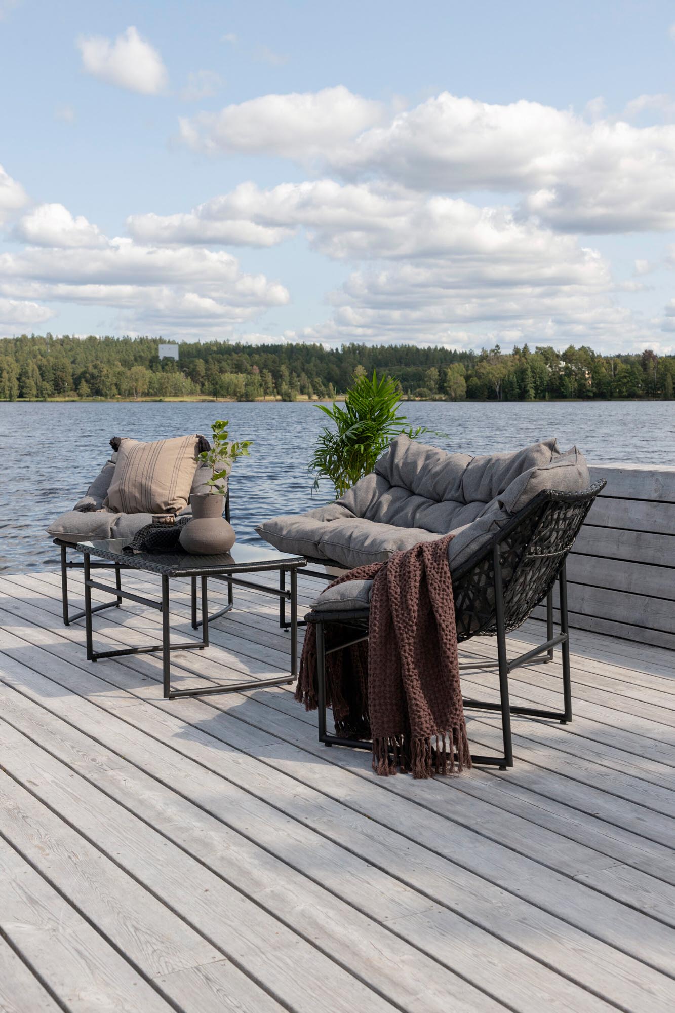 Tina Outdoor Sofa-Set in Schwarz präsentiert im Onlineshop von KAQTU Design AG. Loungeset ist von Venture Home