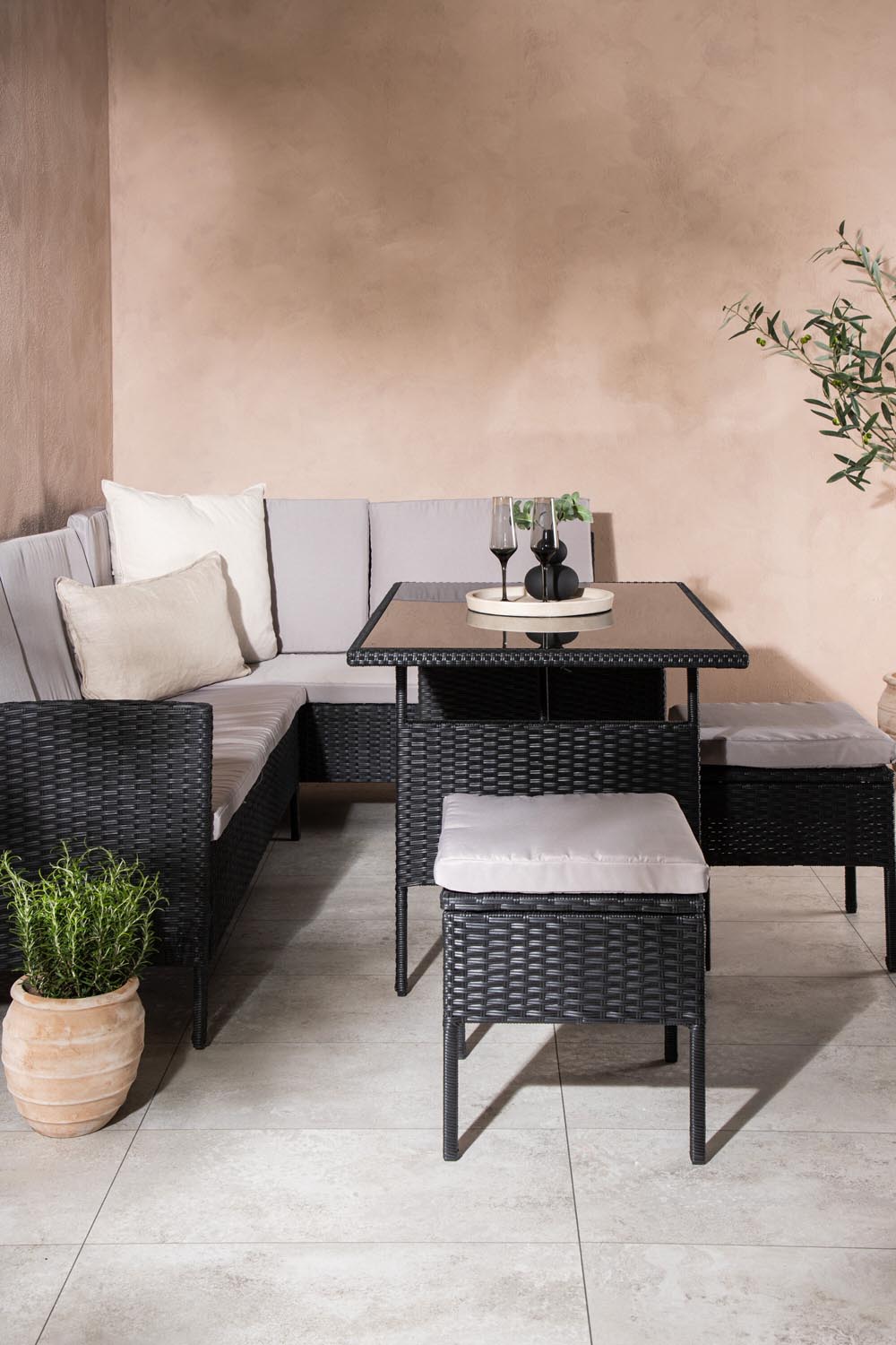 Knock Ecksofa Outdoorset 110cm in Schwarz / Grau präsentiert im Onlineshop von KAQTU Design AG. Loungeset ist von Venture Home
