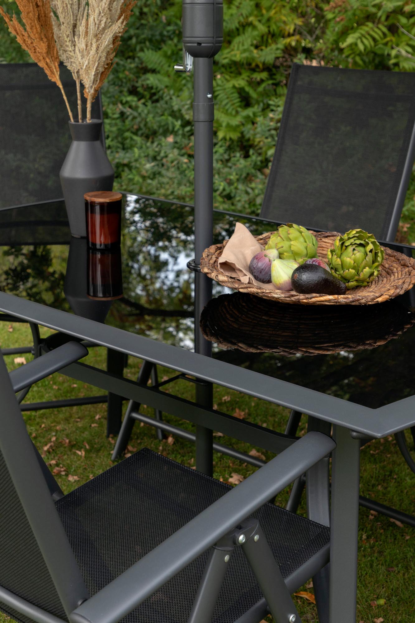 Entdecken Sie das Brecky Outdoor-Tischset für 6 Personen – ideal für stilvolle Mahlzeiten im Freien. Robust, elegant und wetterfest!