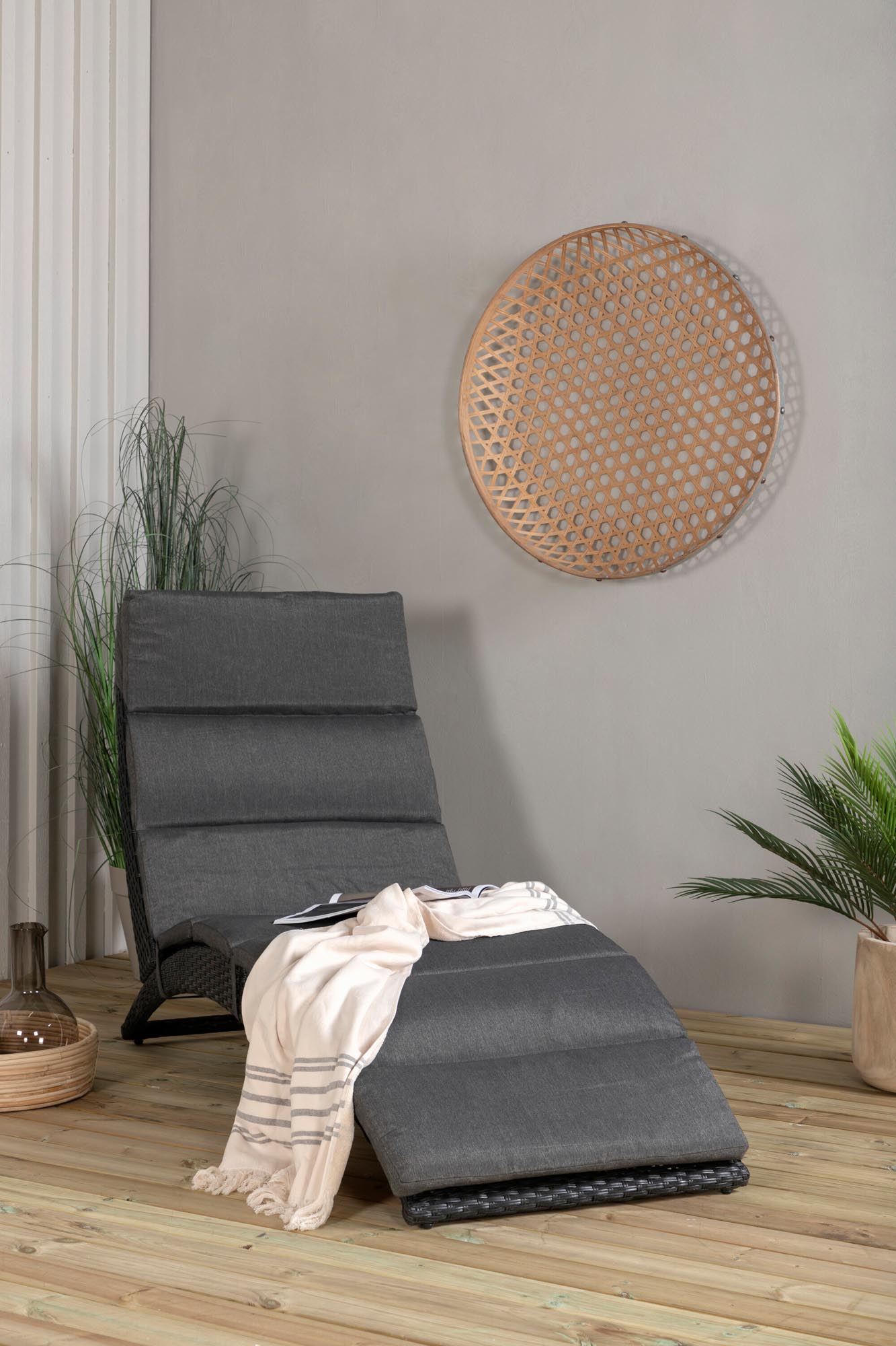 Geniessen Sie sonnige Stunden auf der eleganten Archie Sun Lounge.