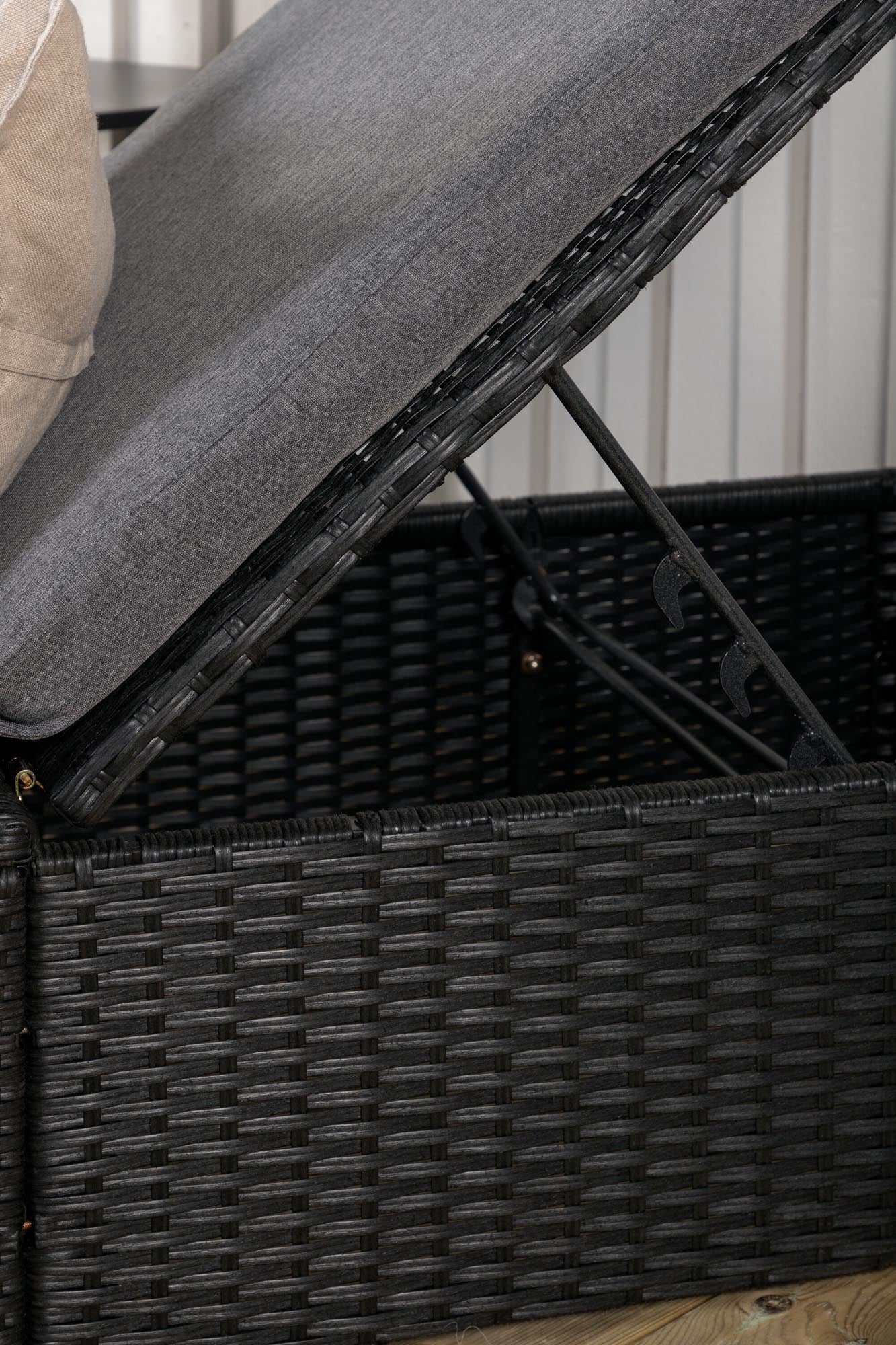 Quad Sonnenlounge in Schwarz präsentiert im Onlineshop von KAQTU Design AG. Liegestuhl ist von Venture Home
