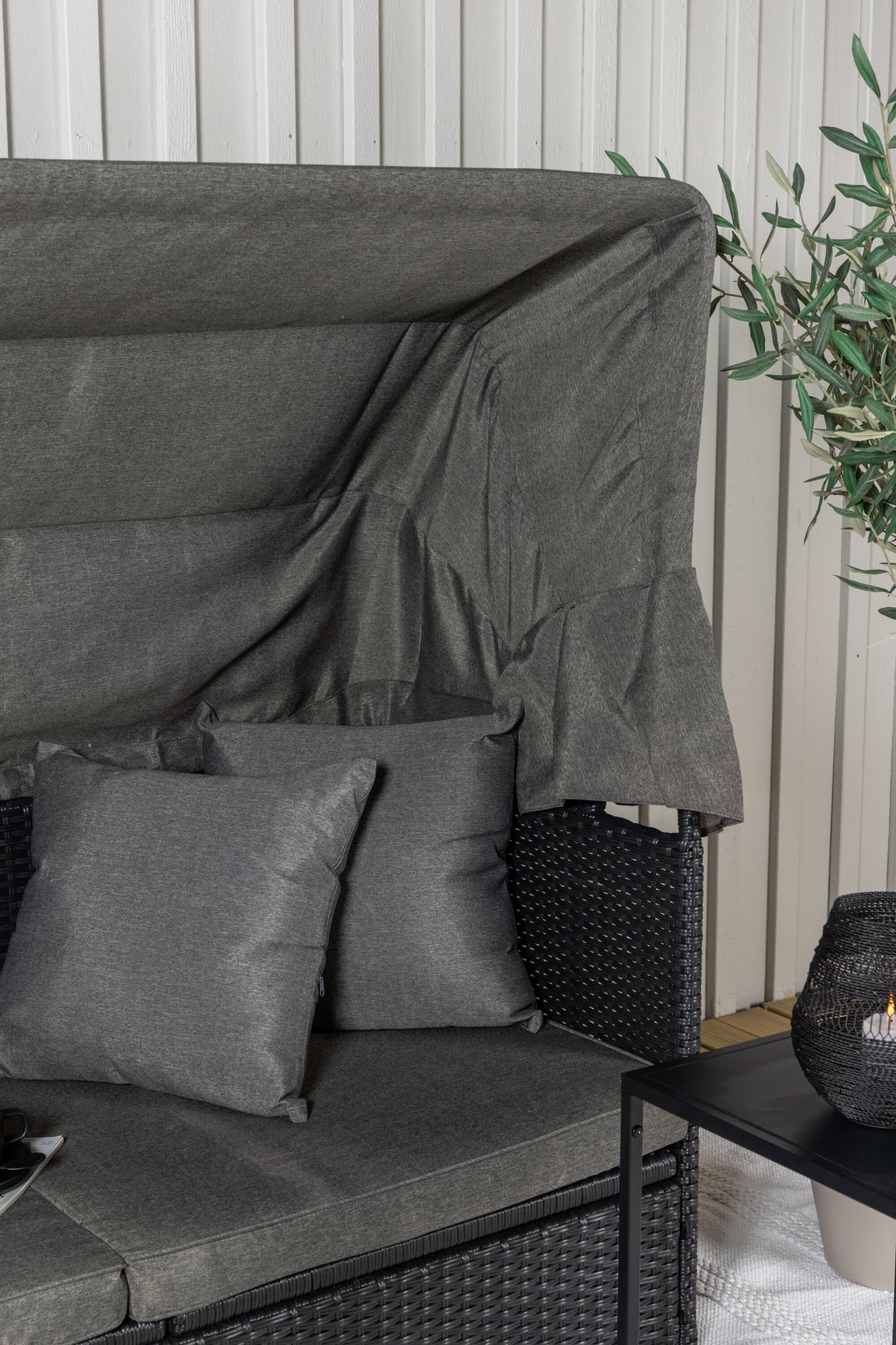 Nopy Sun Lounge: Stilvoller Komfort für sonnige Stunden im Garten.