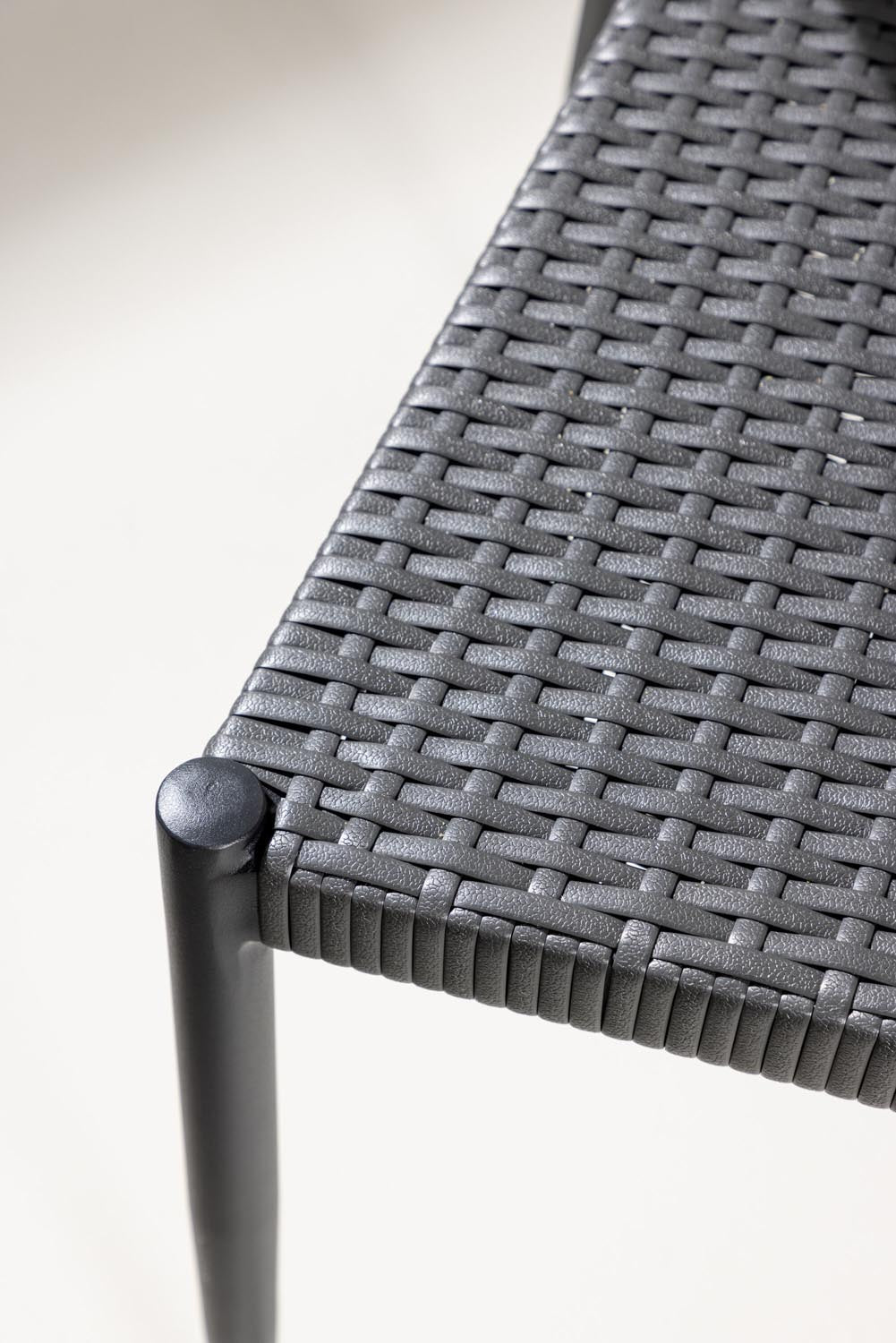 Stina Stuhl in Schwarz präsentiert im Onlineshop von KAQTU Design AG. Gartenstuhl ist von Venture Home