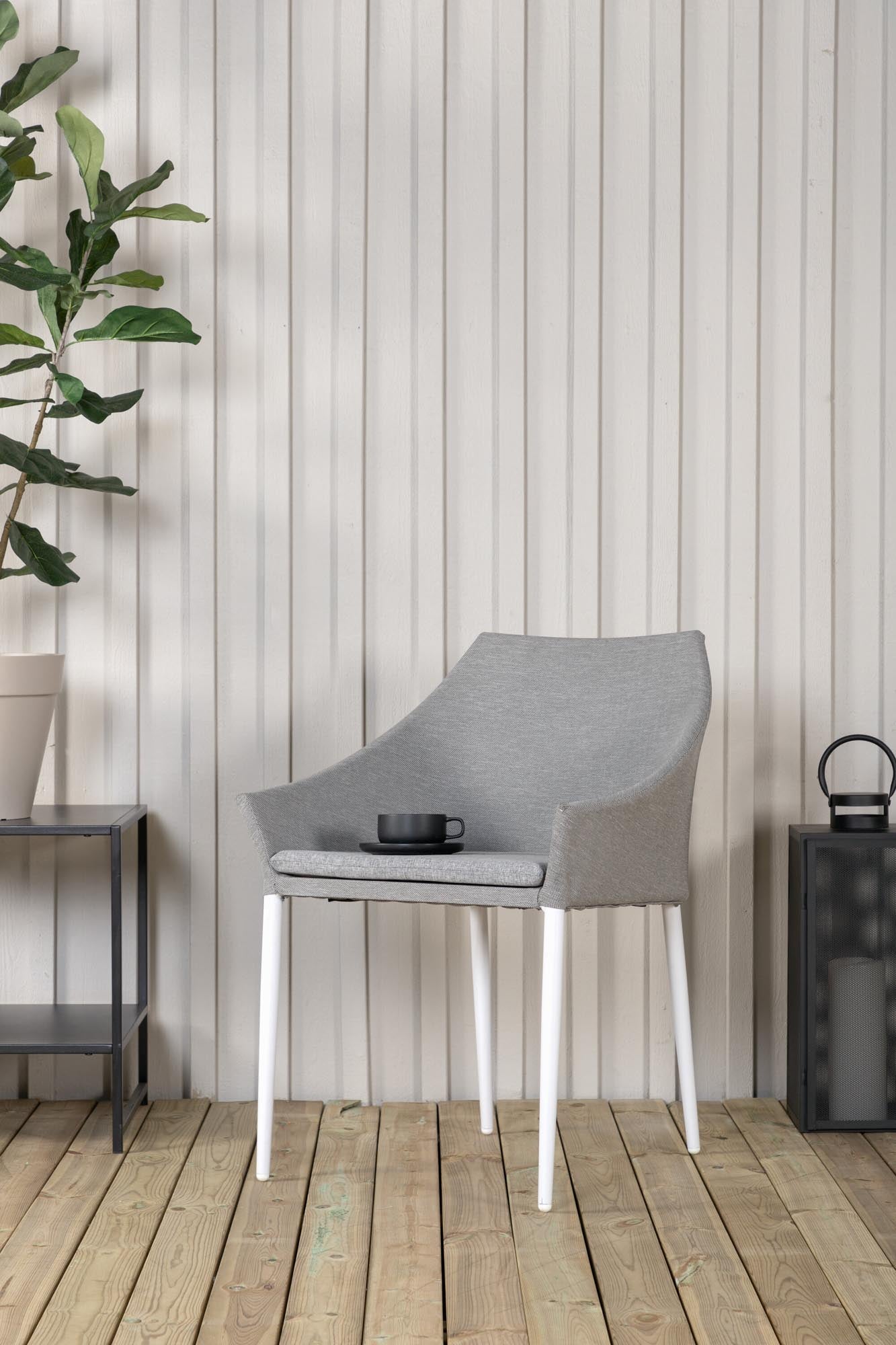 Entdecken Sie den Spoga Stuhl von Venture Home: Stilvoller und langlebiger Gartenstuhl aus hochwertigem Aluminium, ideal für Balkon und Terrasse.