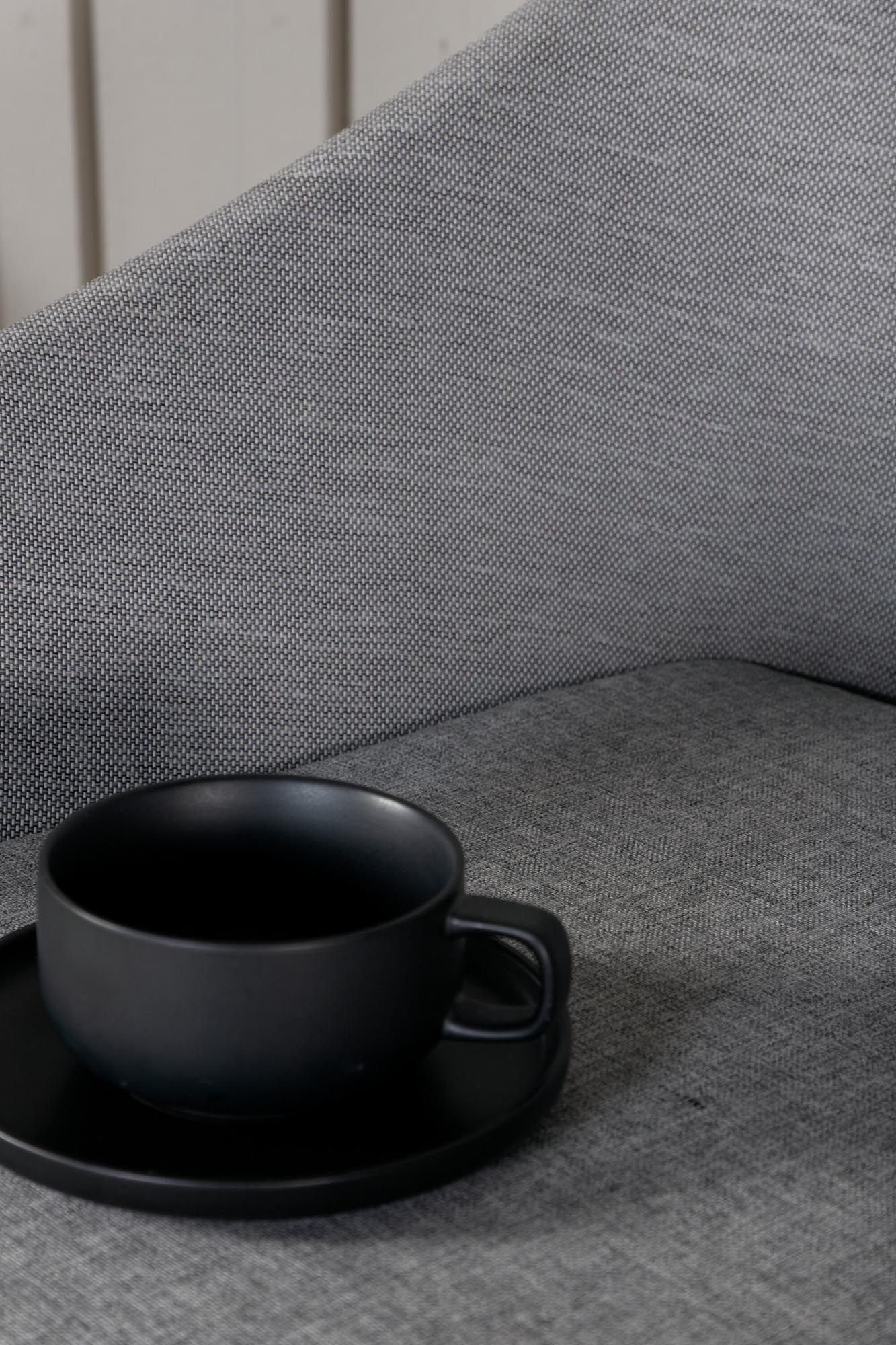 Eleganter Spoga Stuhl von Venture Home: Hochwertig, wetterfest und ergonomisch – ideal für Balkon, Terrasse und Garten.