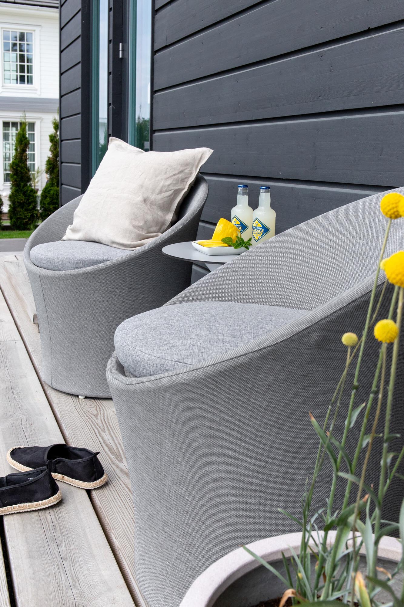 Spoga Lounge Outdoorset ⌀40cm in Weiss/Grau präsentiert im Onlineshop von KAQTU Design AG. Loungeset ist von Venture Home