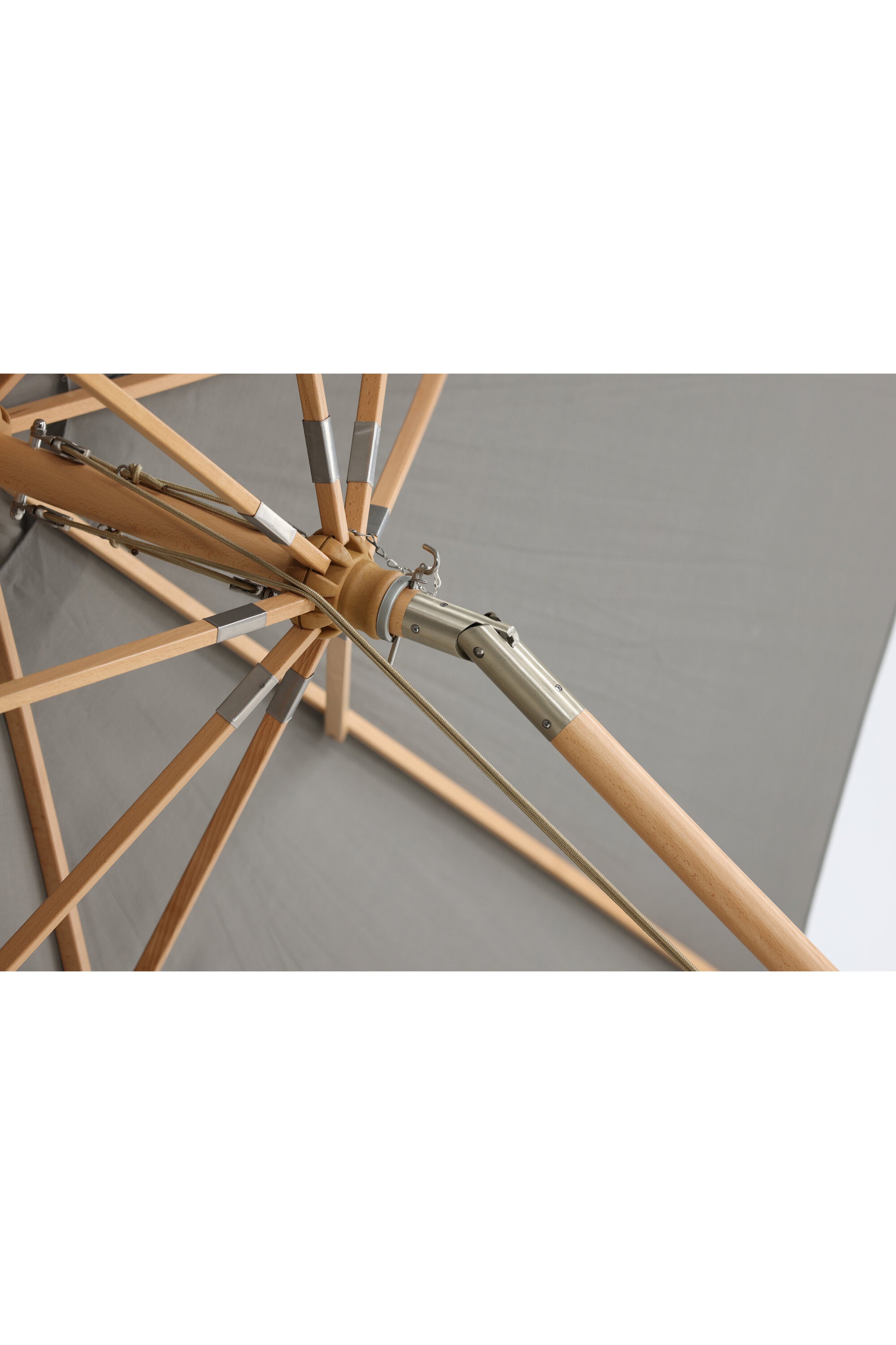 Nypo Sonnenschirm in Grau präsentiert im Onlineshop von KAQTU Design AG. Sonnenschirm ist von Venture Home