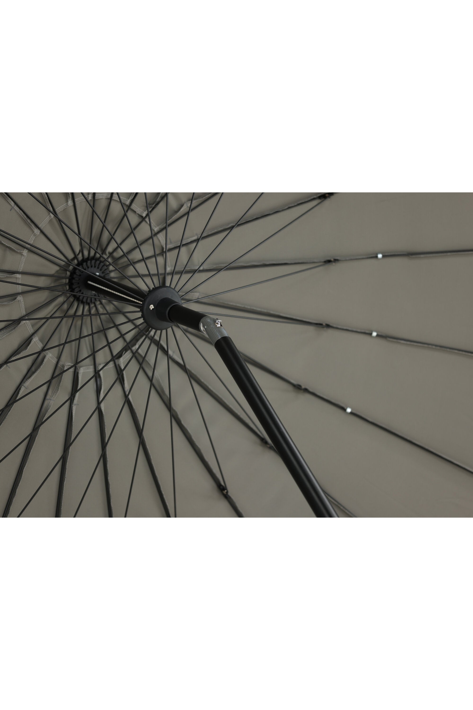 Palmetto Sonnenschirm in Grau präsentiert im Onlineshop von KAQTU Design AG. Sonnenschirm ist von Venture Home